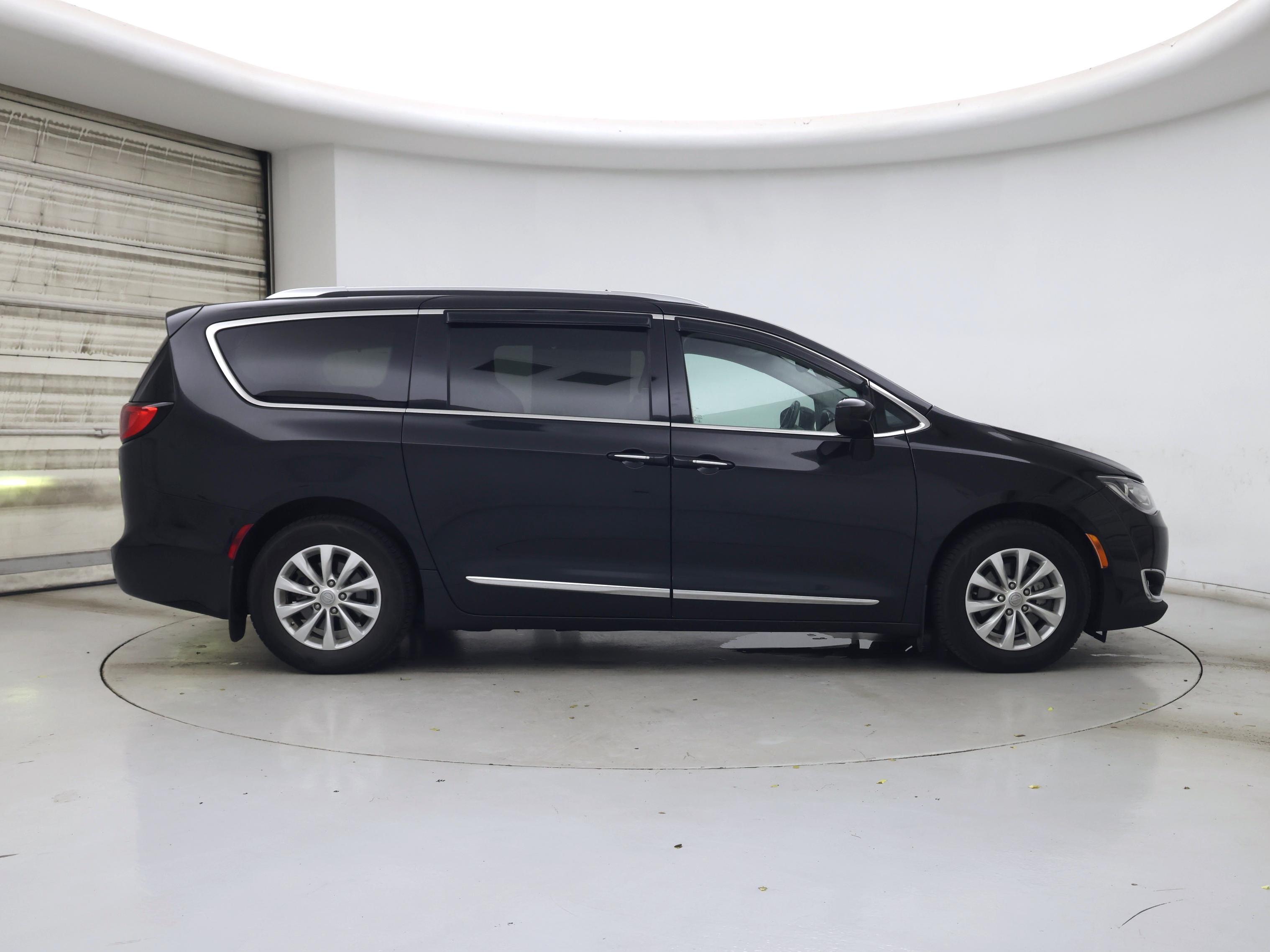Thumbnail: 2019 Chrysler Pacifica - 7