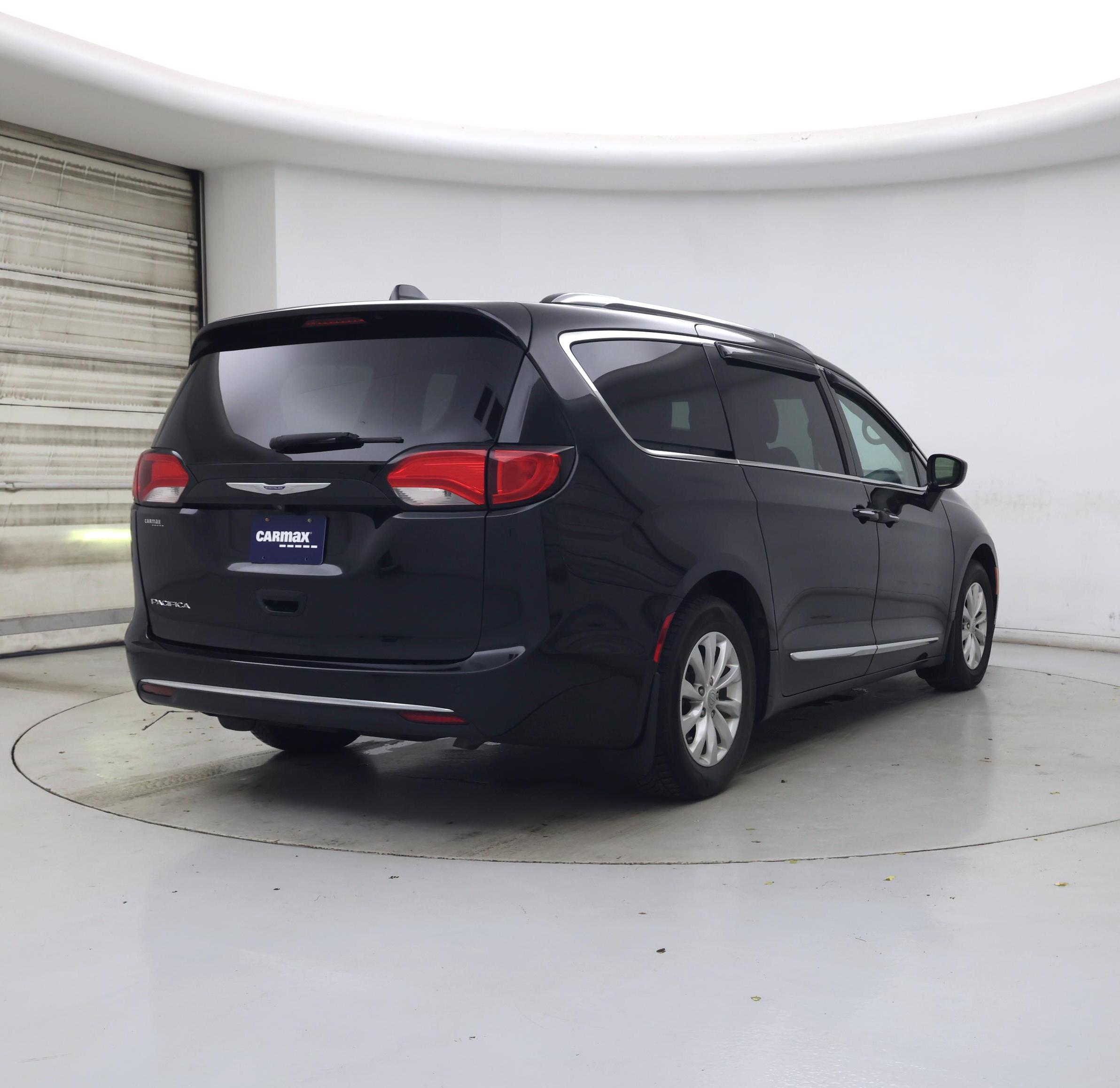 Thumbnail: 2019 Chrysler Pacifica - 8