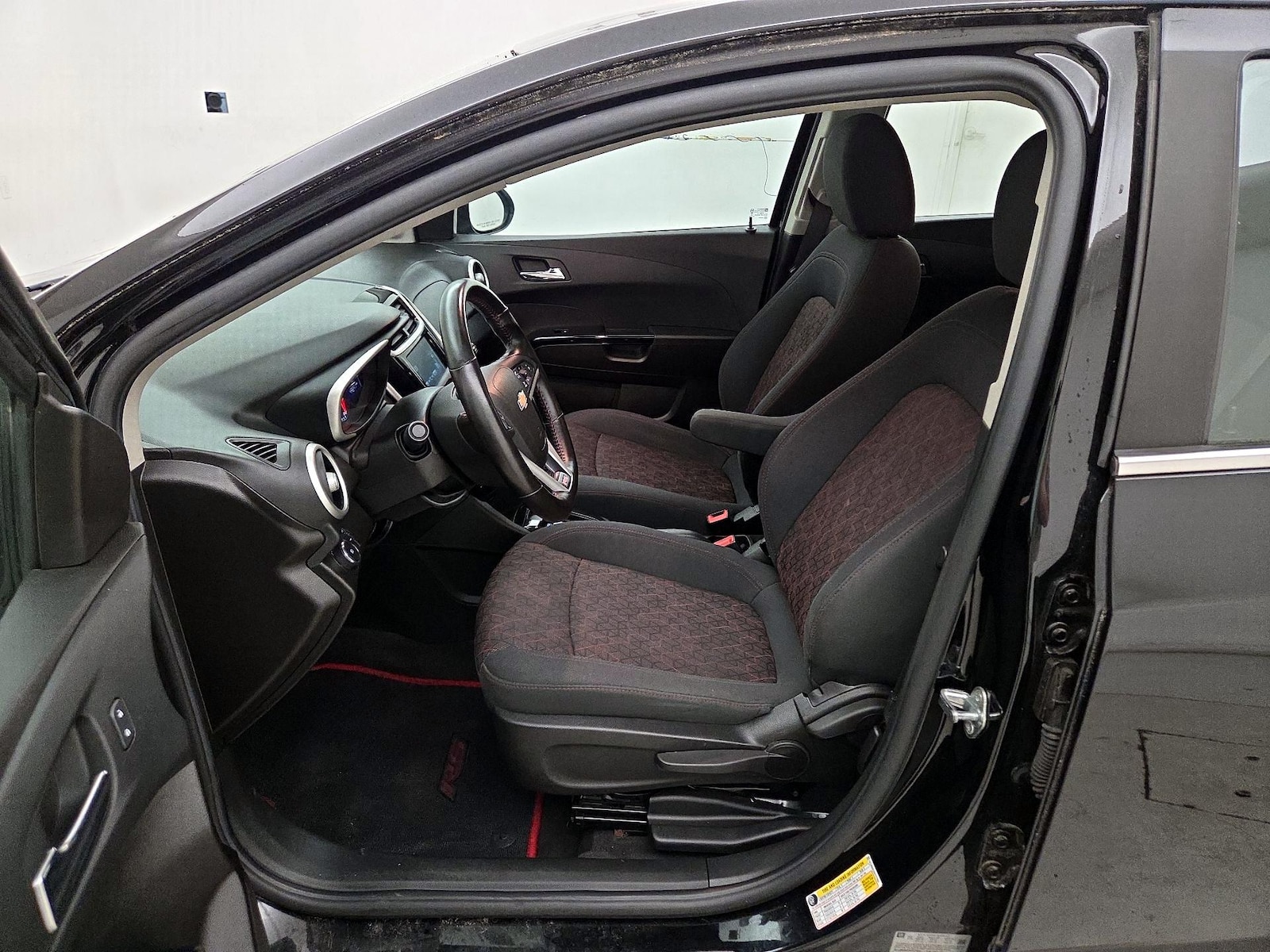 2017 Chevrolet Sonic LT - Photo 12