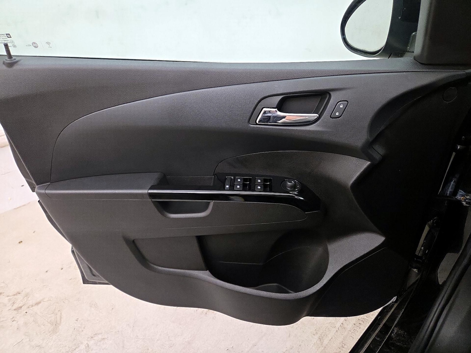 2017 Chevrolet Sonic LT - Photo 13