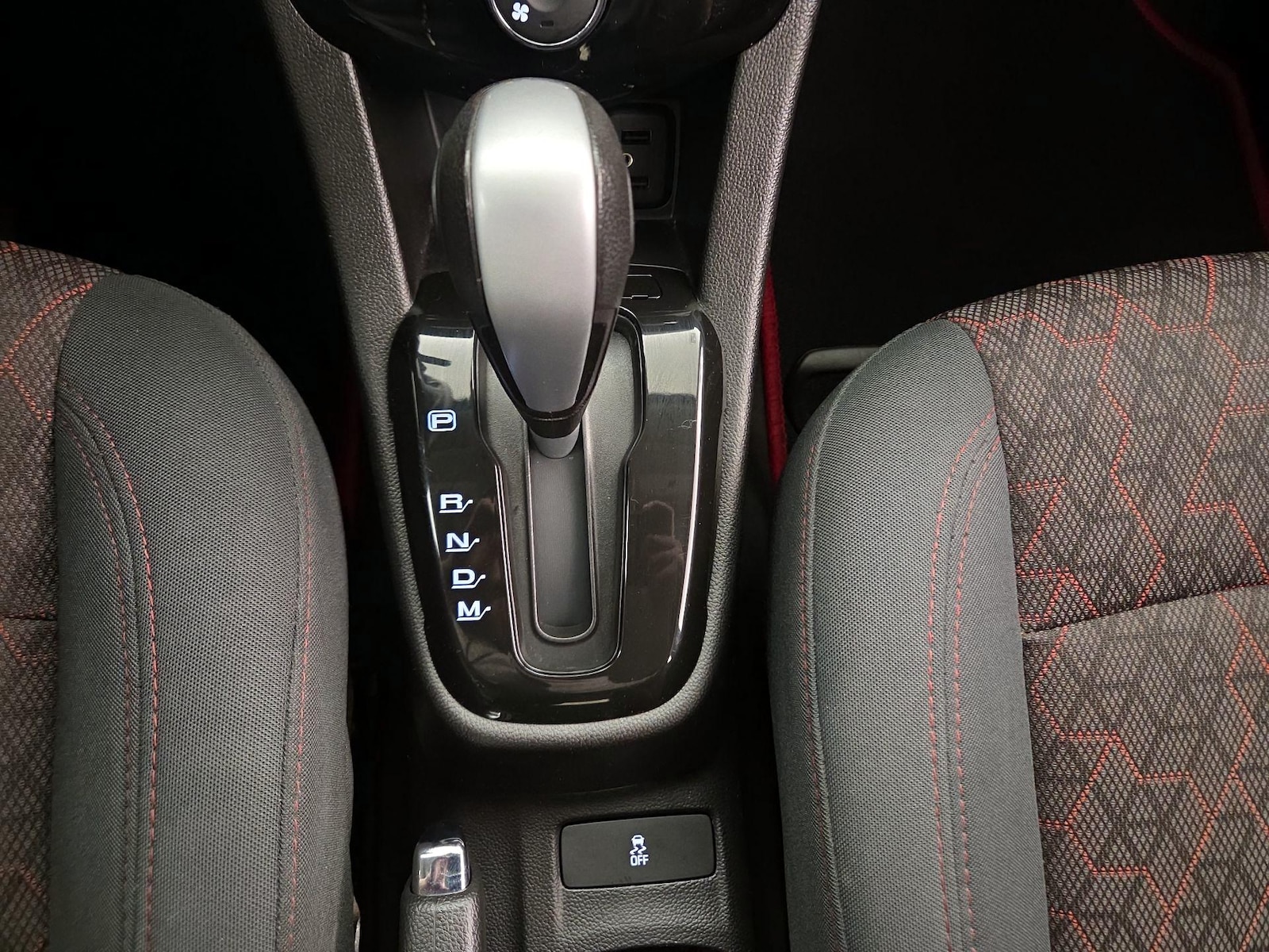 2017 Chevrolet Sonic LT - Photo 18