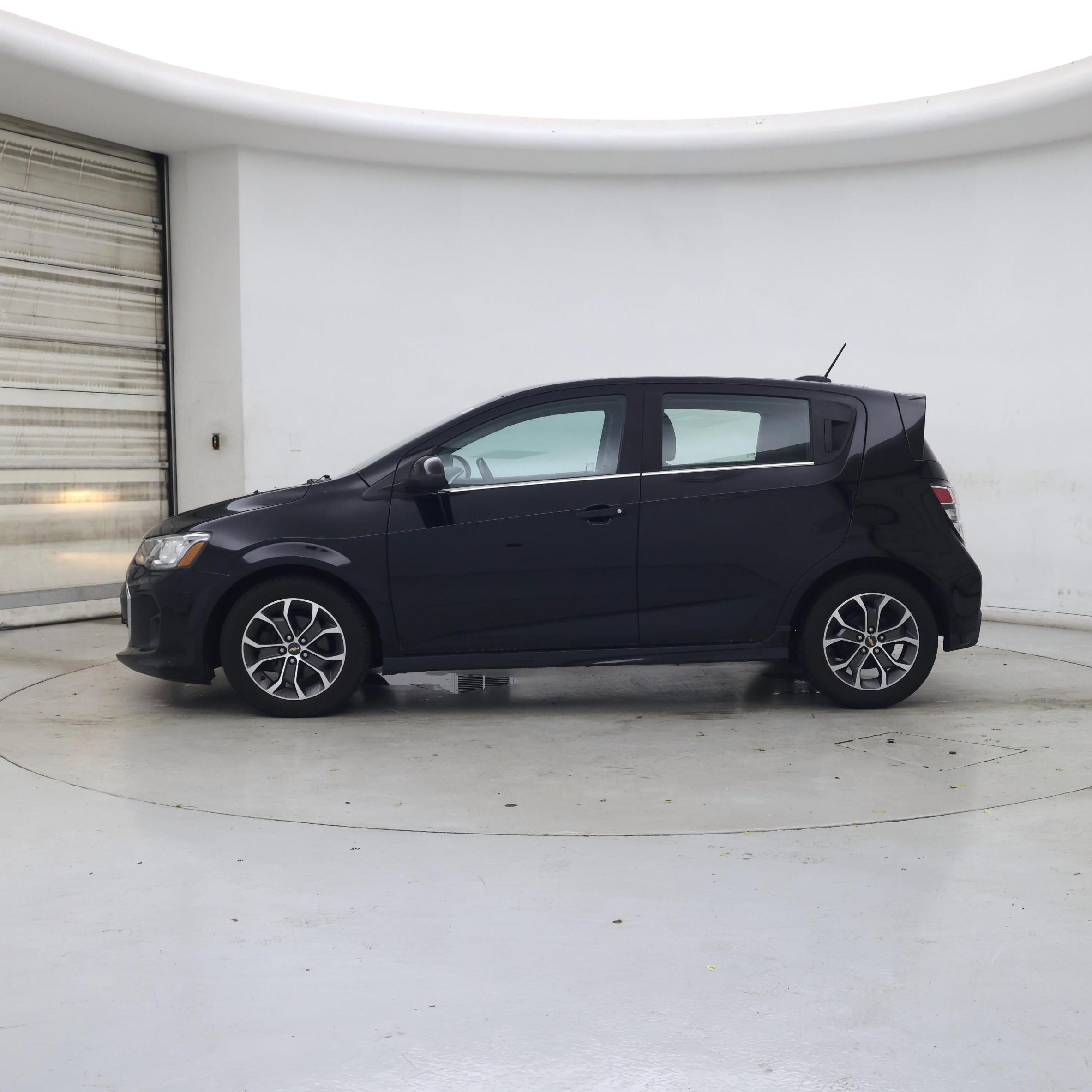 Thumbnail: 2017 Chevrolet Sonic - 3