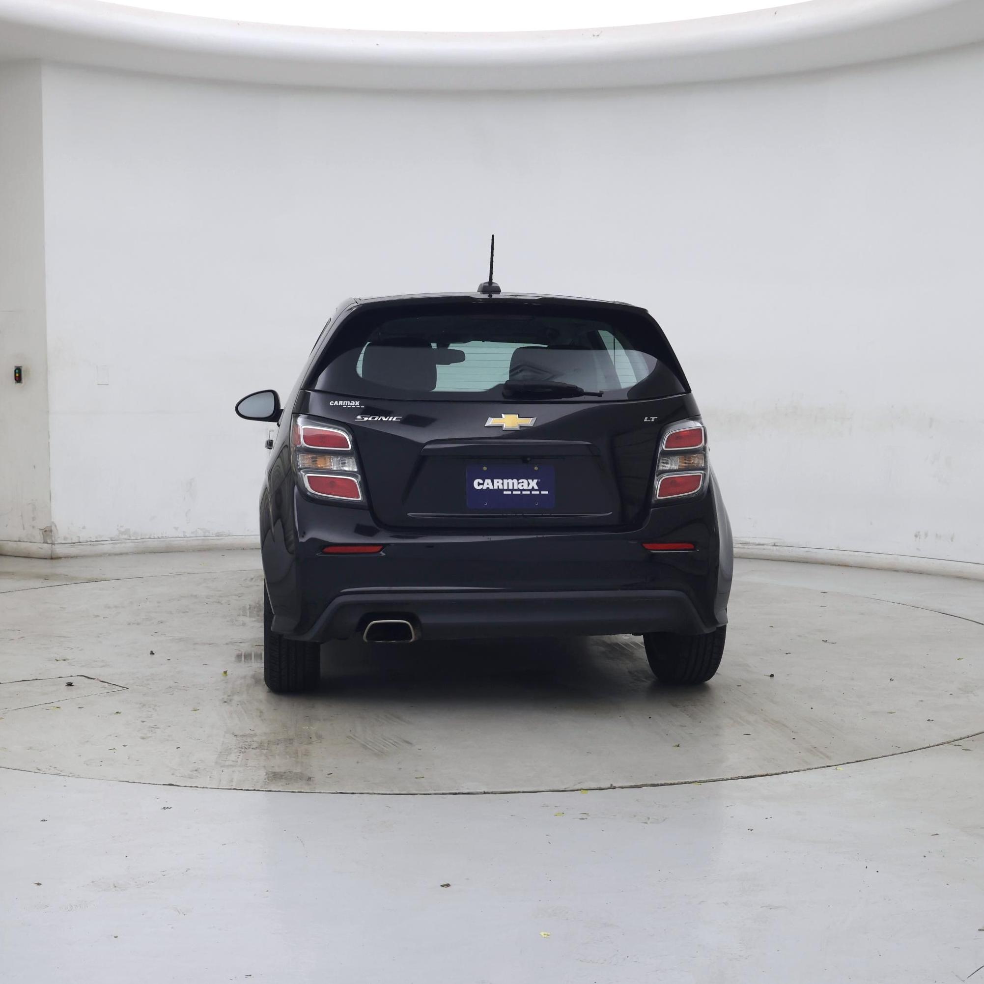 Thumbnail: 2017 Chevrolet Sonic - 6