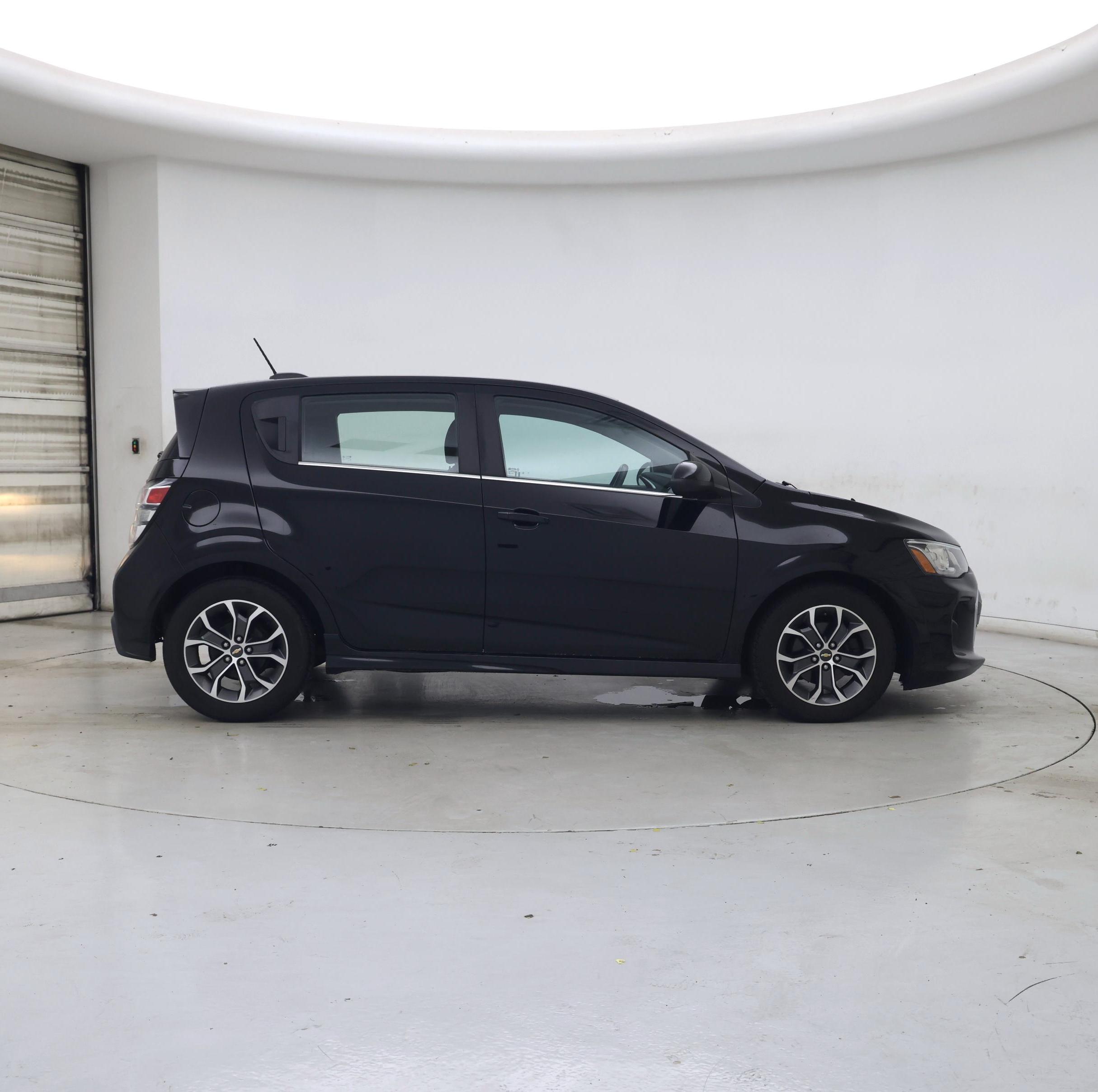 Thumbnail: 2017 Chevrolet Sonic - 7