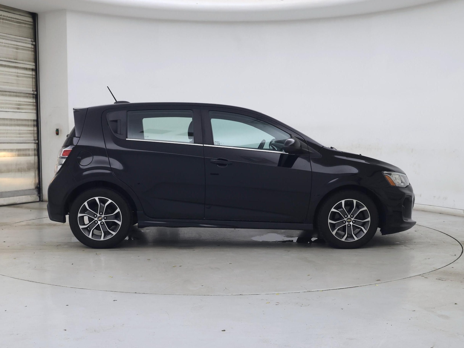 2017 Chevrolet Sonic LT - Photo 8