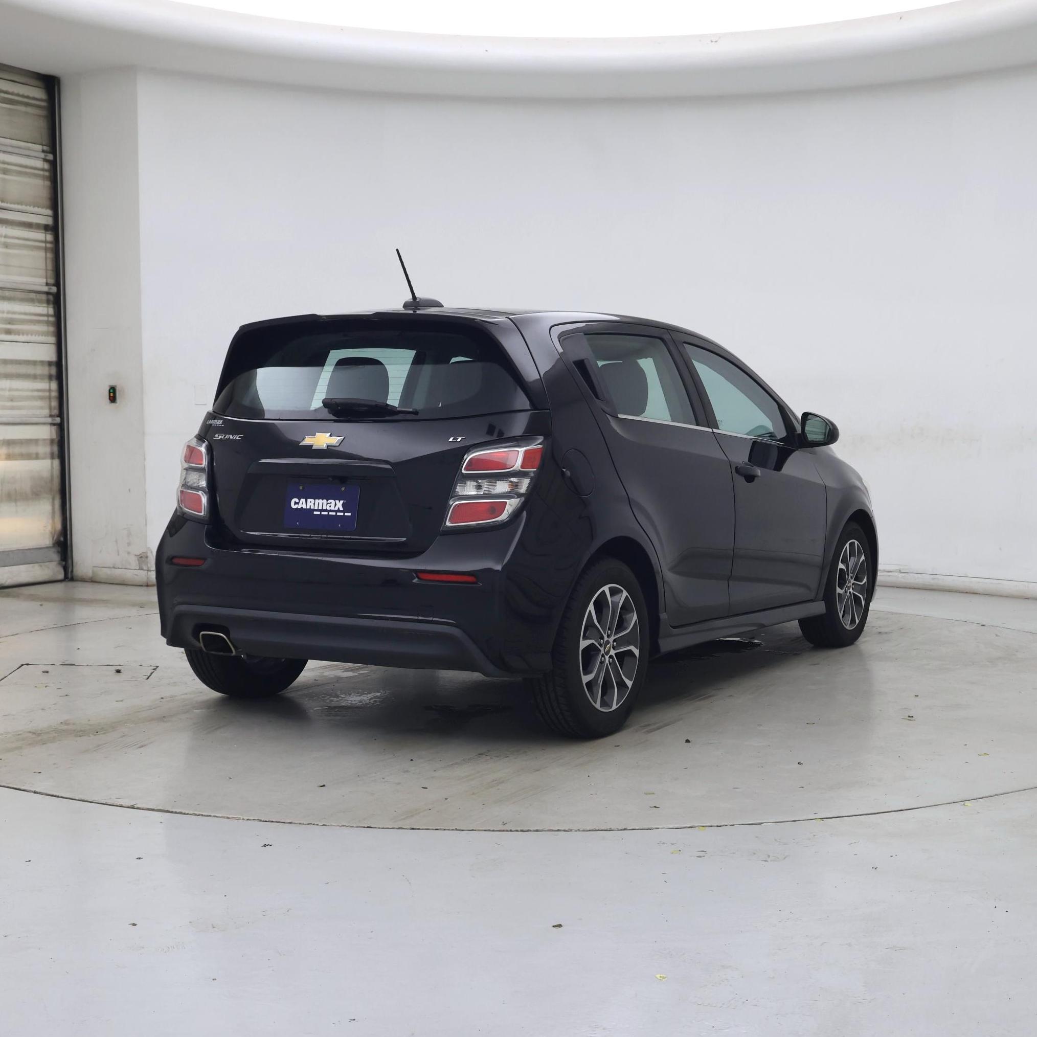 Thumbnail: 2017 Chevrolet Sonic - 8