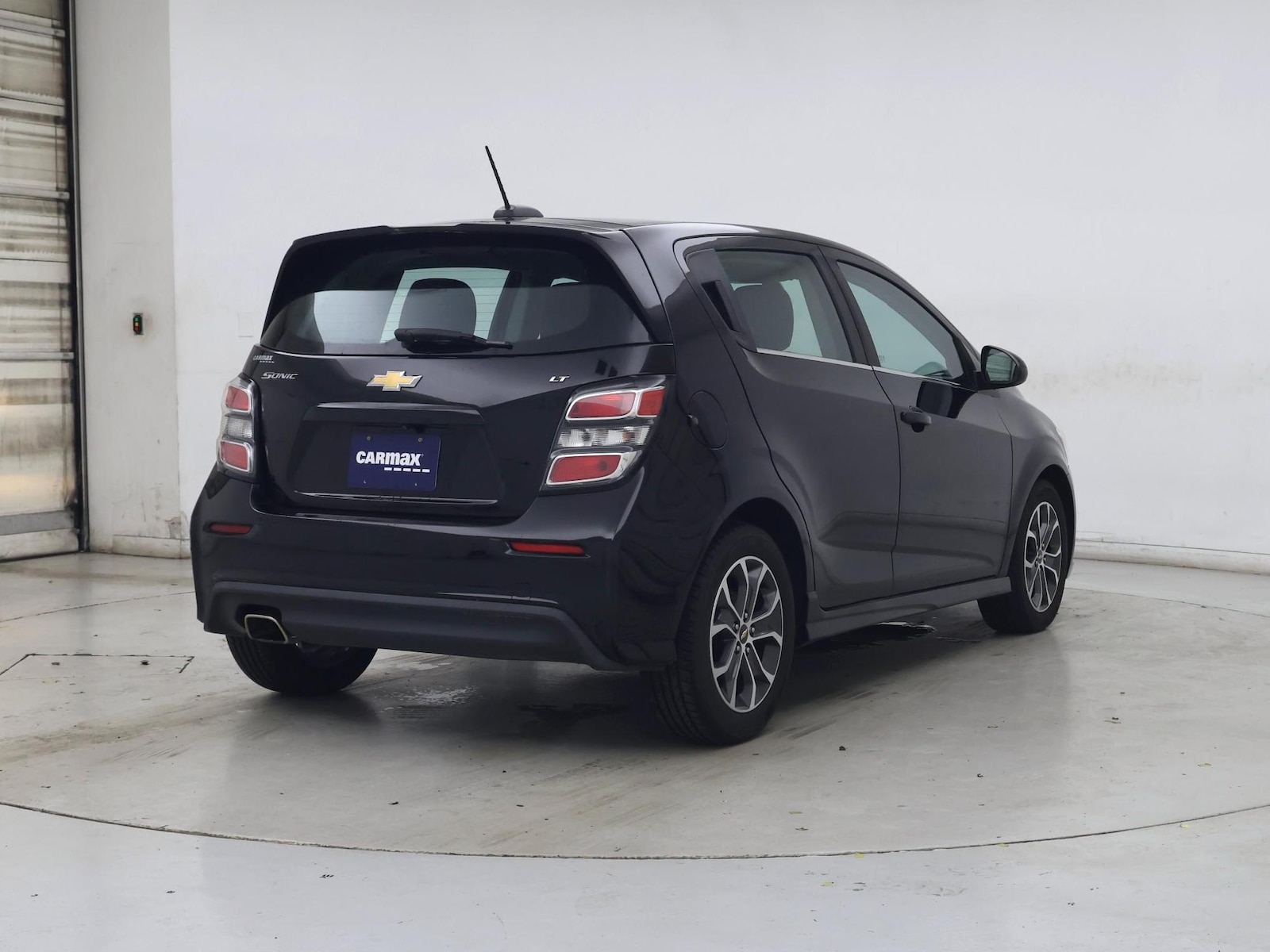 2017 Chevrolet Sonic LT - Photo 9