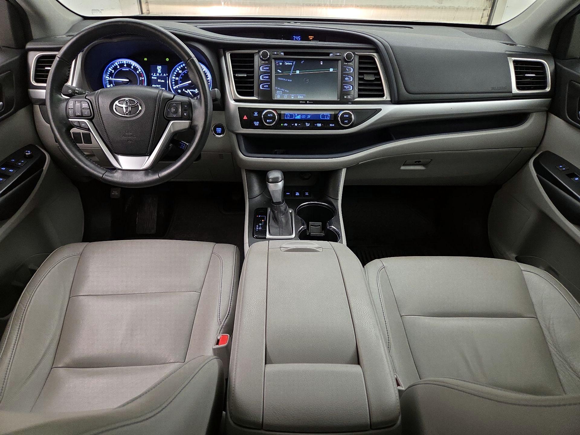 Thumbnail: 2015 Toyota Highlander - 9