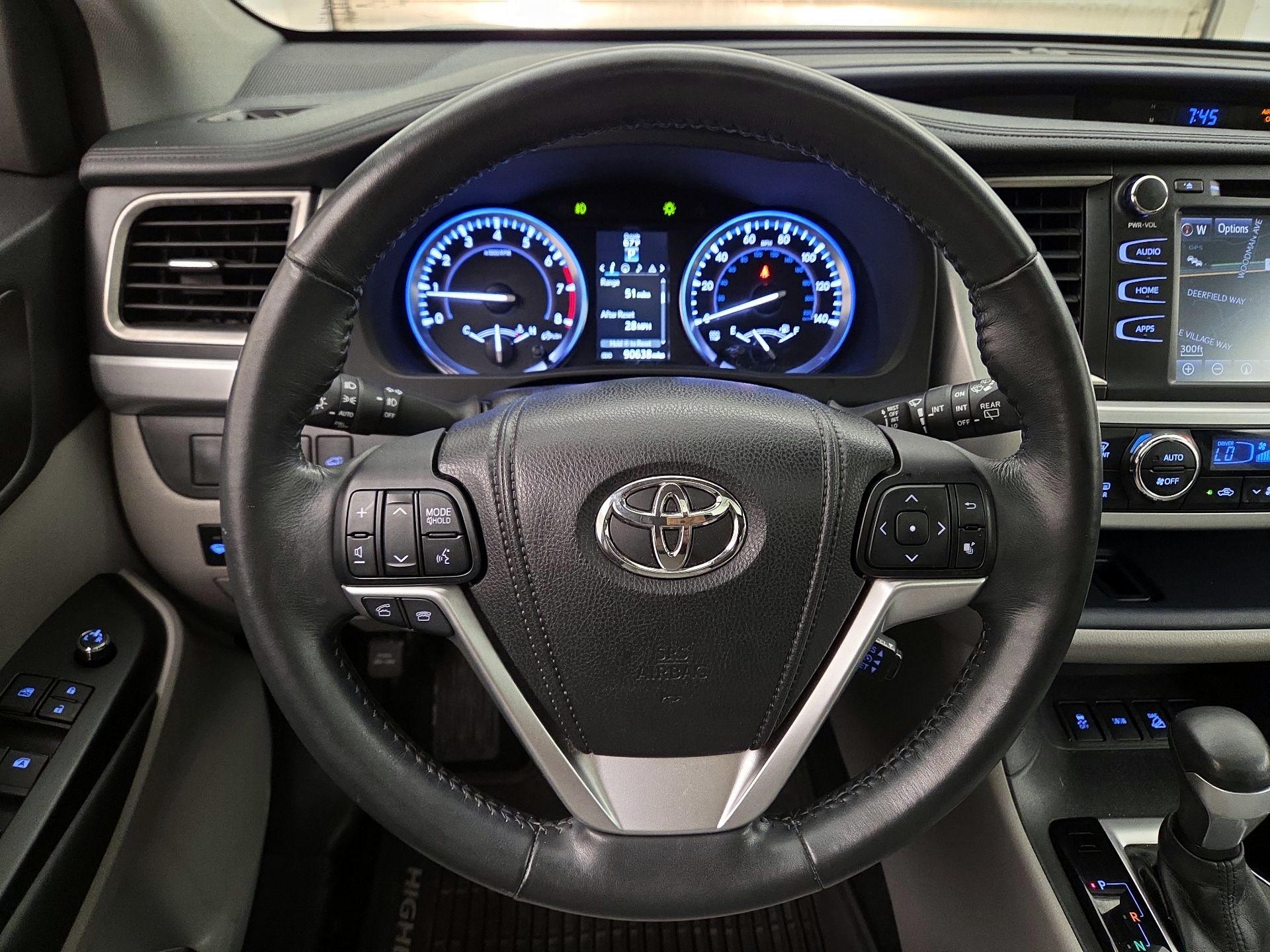 Thumbnail: 2015 Toyota Highlander - 10