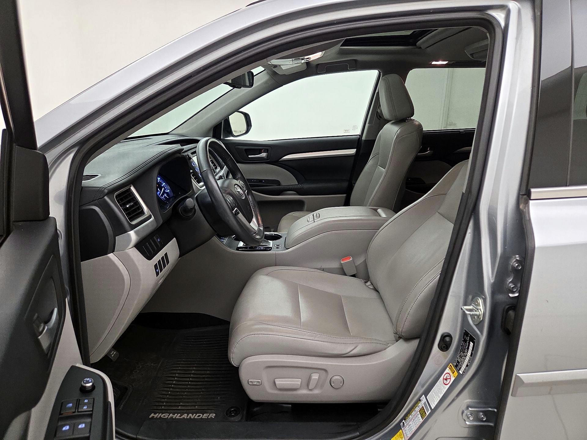 Thumbnail: 2015 Toyota Highlander - 11
