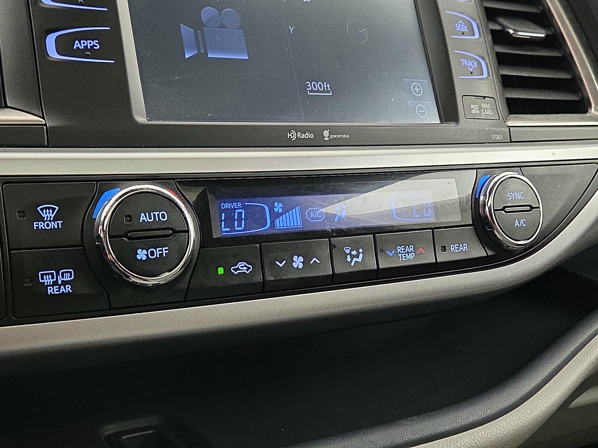 Thumbnail: 2015 Toyota Highlander - 17
