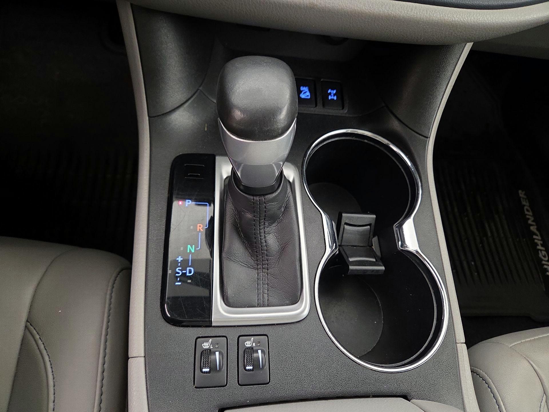 Thumbnail: 2015 Toyota Highlander - 18