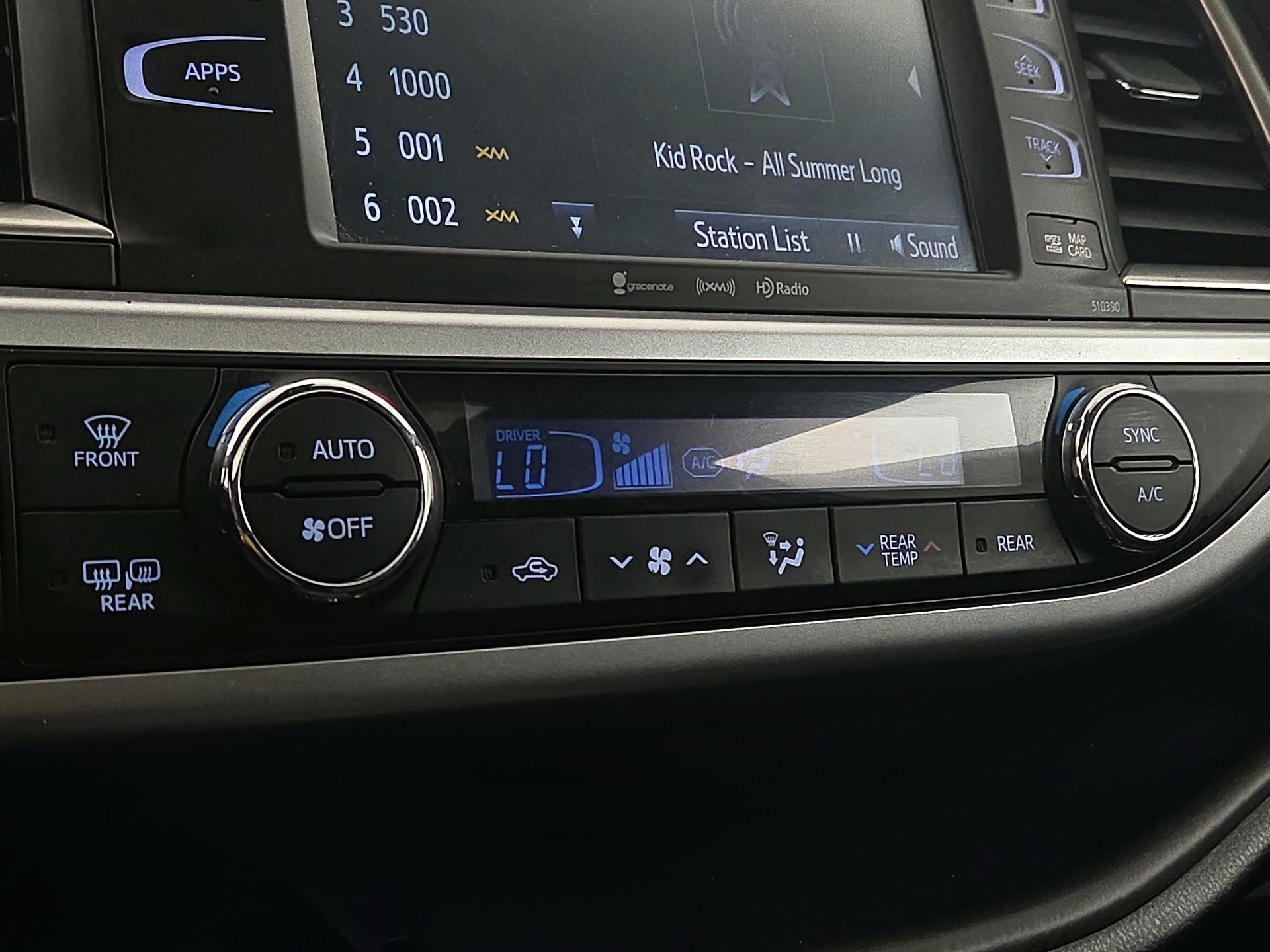 Thumbnail: 2019 Toyota Highlander - 17