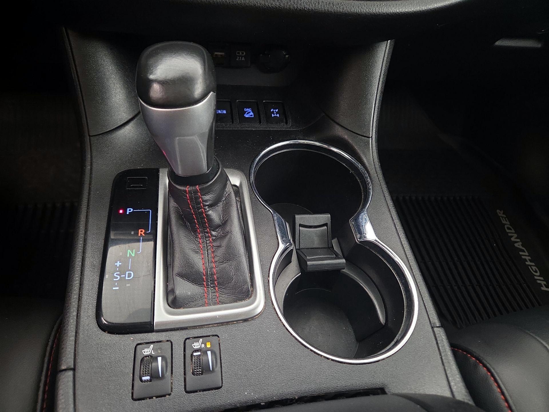 Thumbnail: 2019 Toyota Highlander - 18