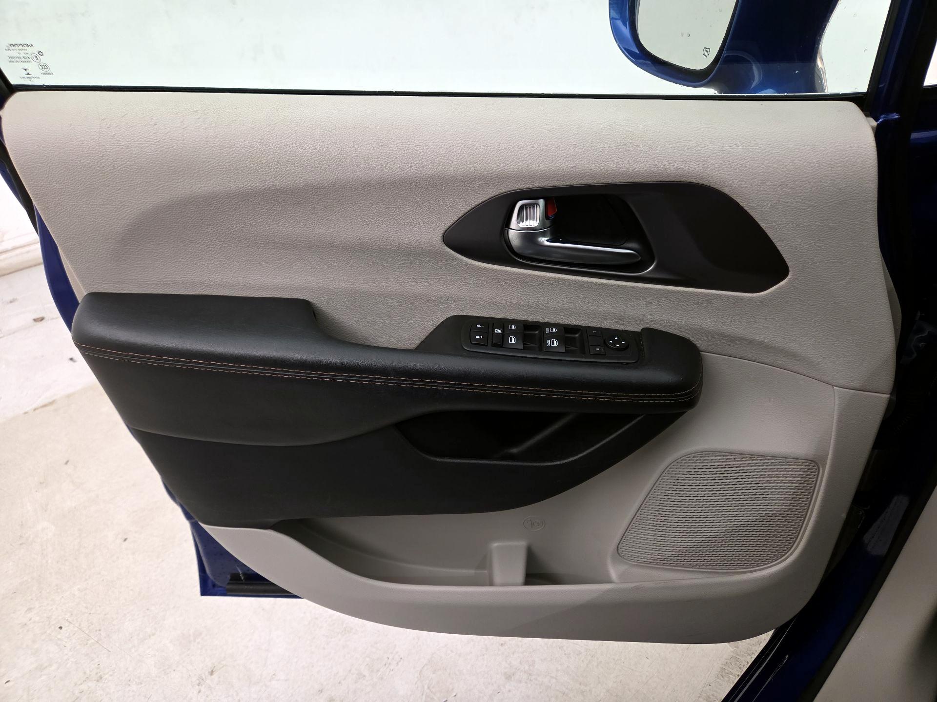 Thumbnail: 2020 Chrysler Pacifica - 12