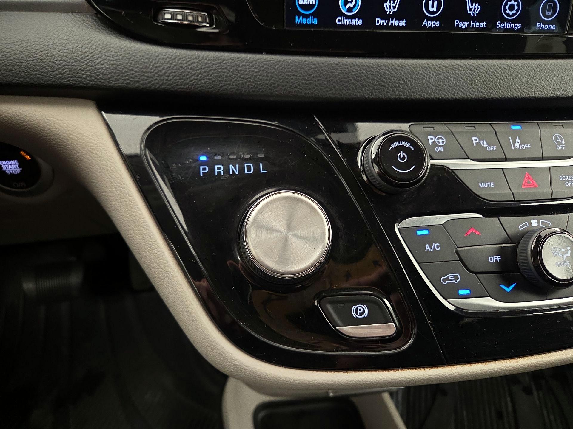 Thumbnail: 2020 Chrysler Pacifica - 17