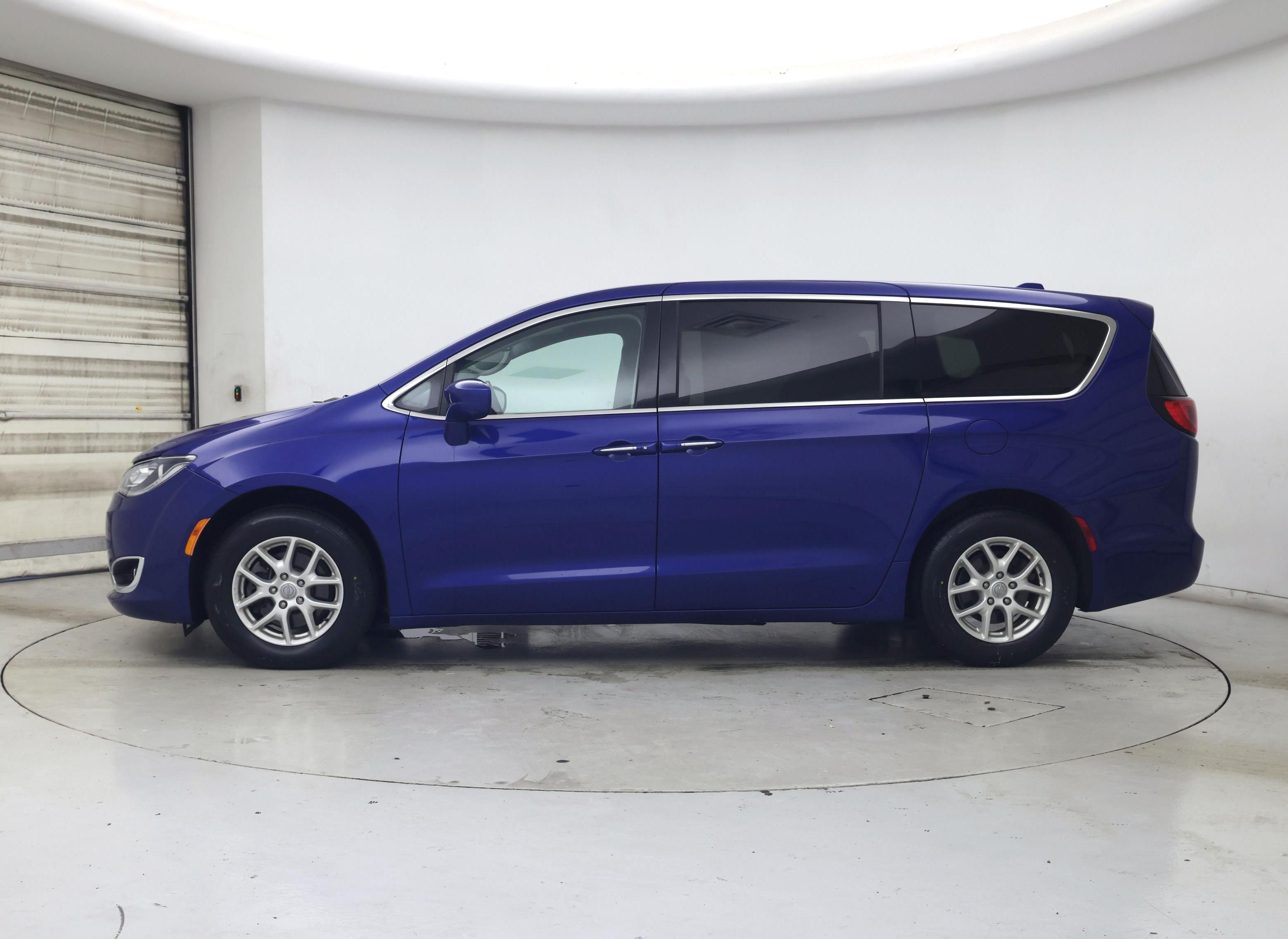 Thumbnail: 2020 Chrysler Pacifica - 3