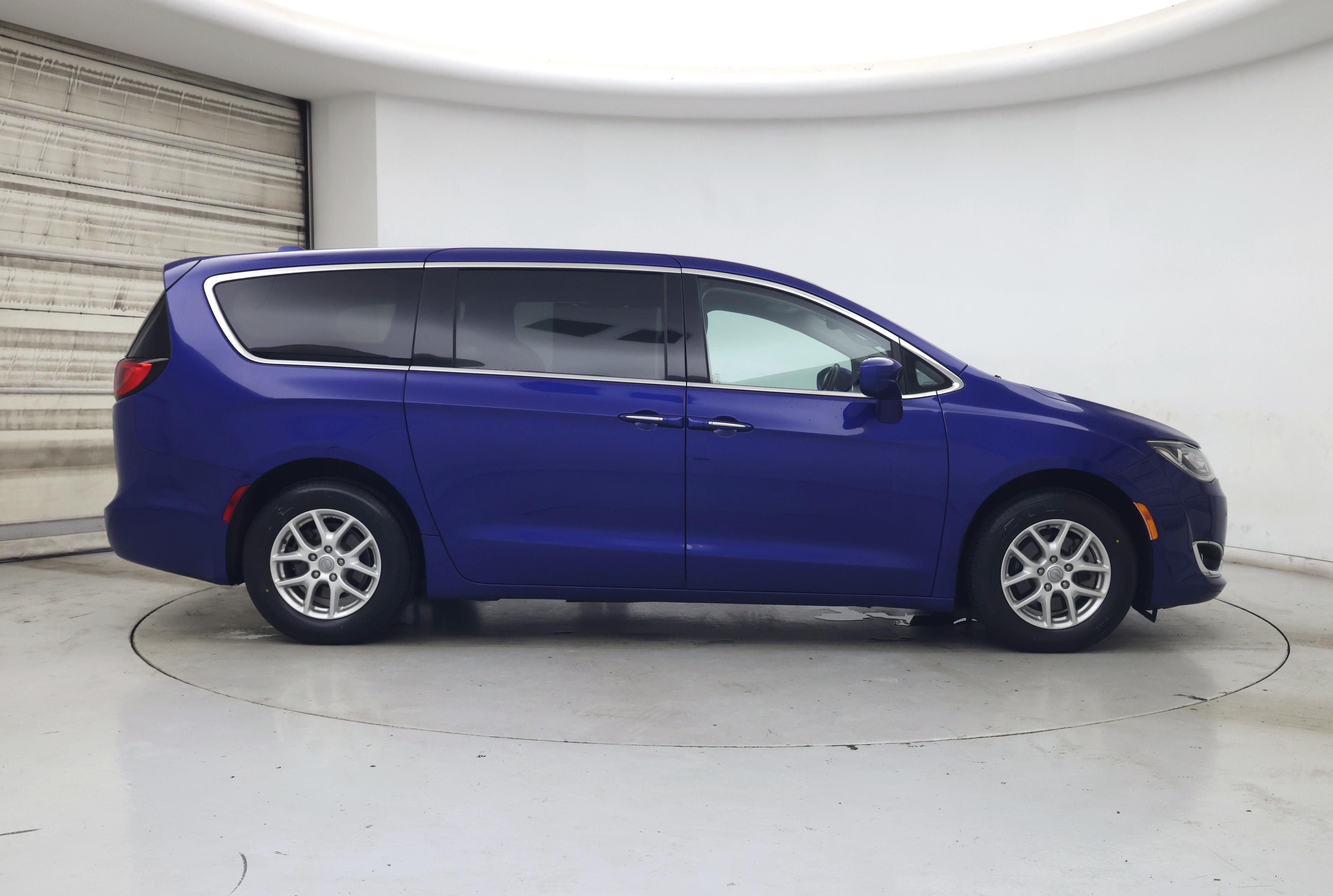 Thumbnail: 2020 Chrysler Pacifica - 7