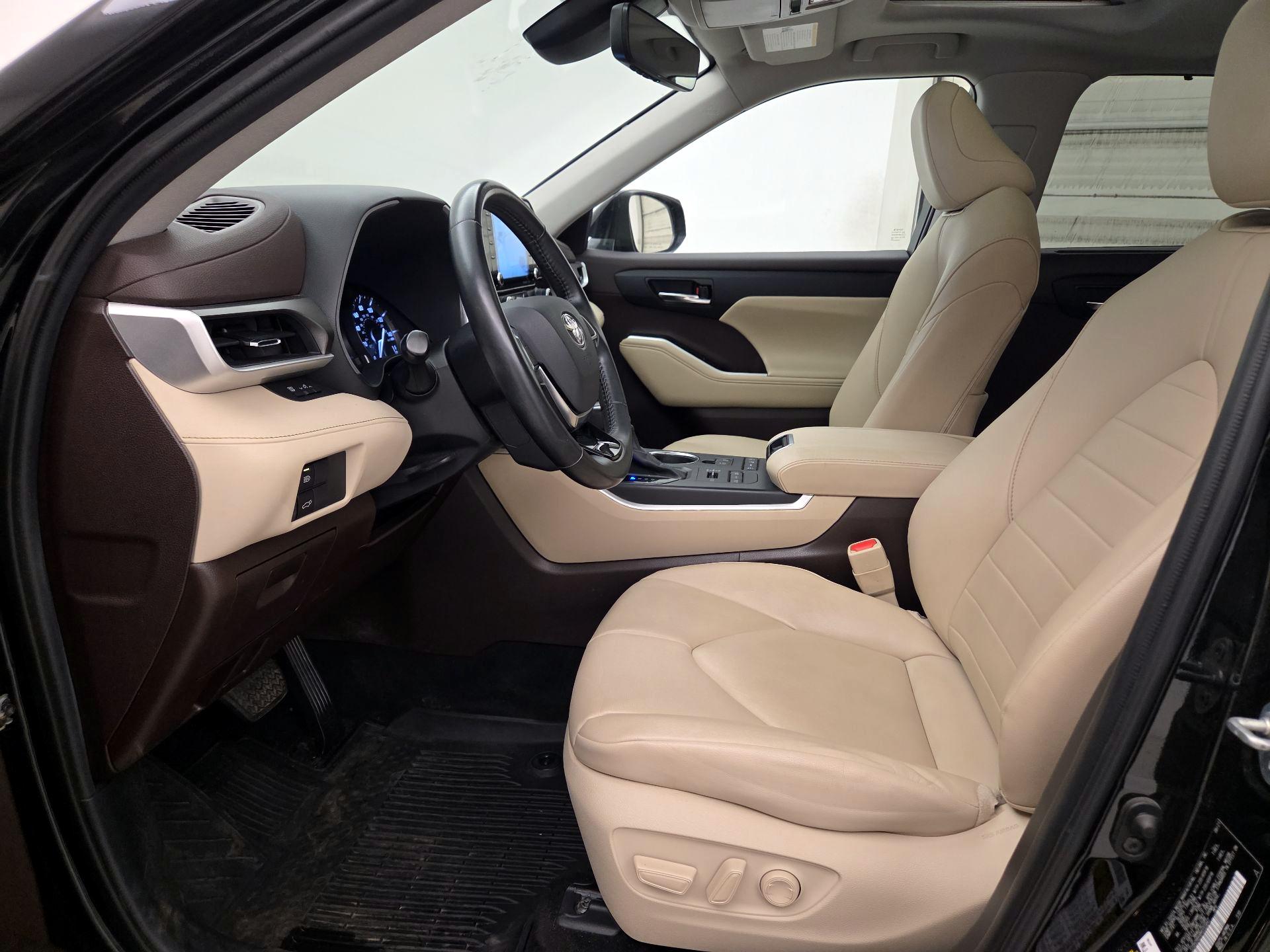 Thumbnail: 2021 Toyota Highlander - 11