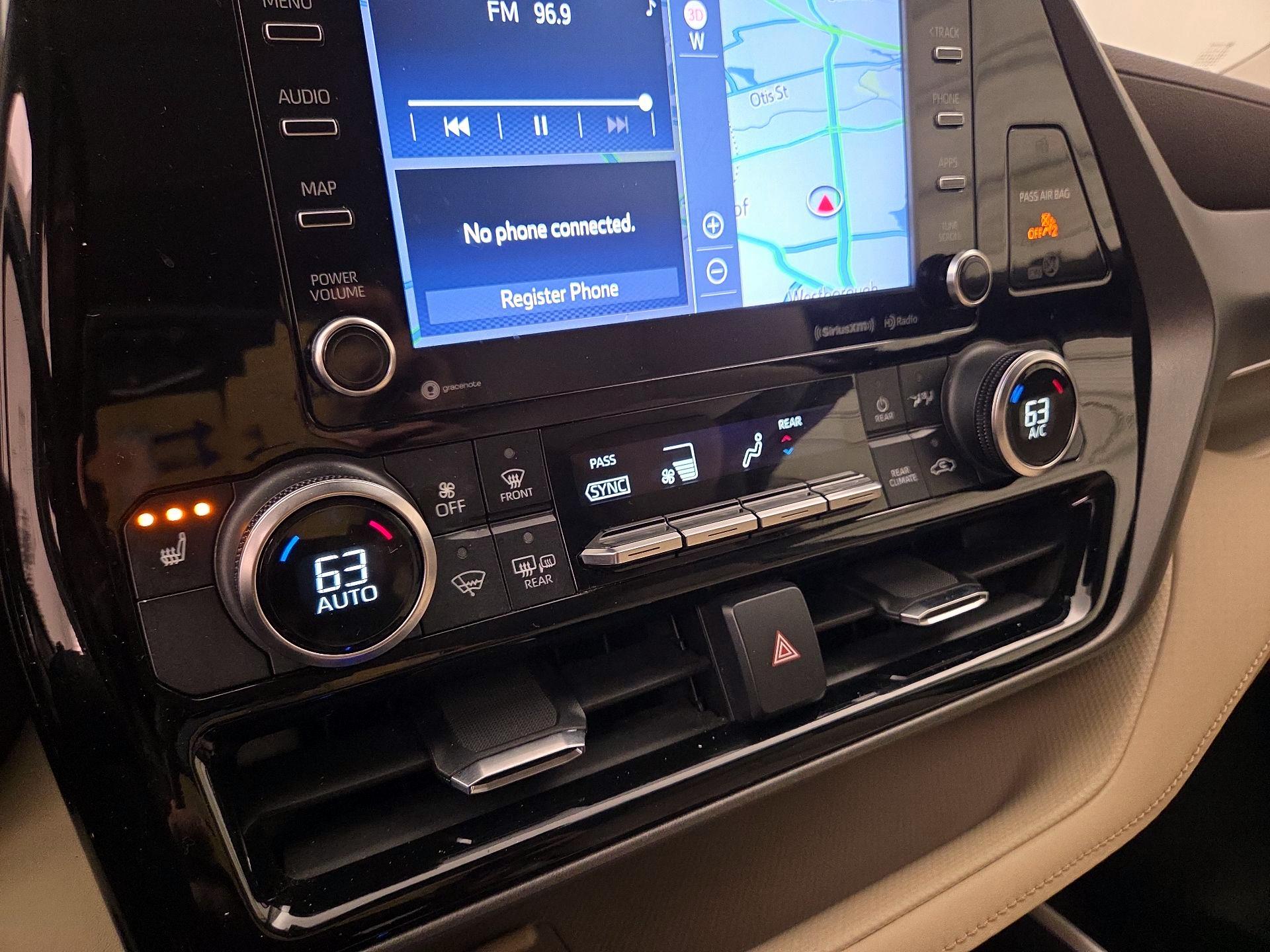 Thumbnail: 2021 Toyota Highlander - 17