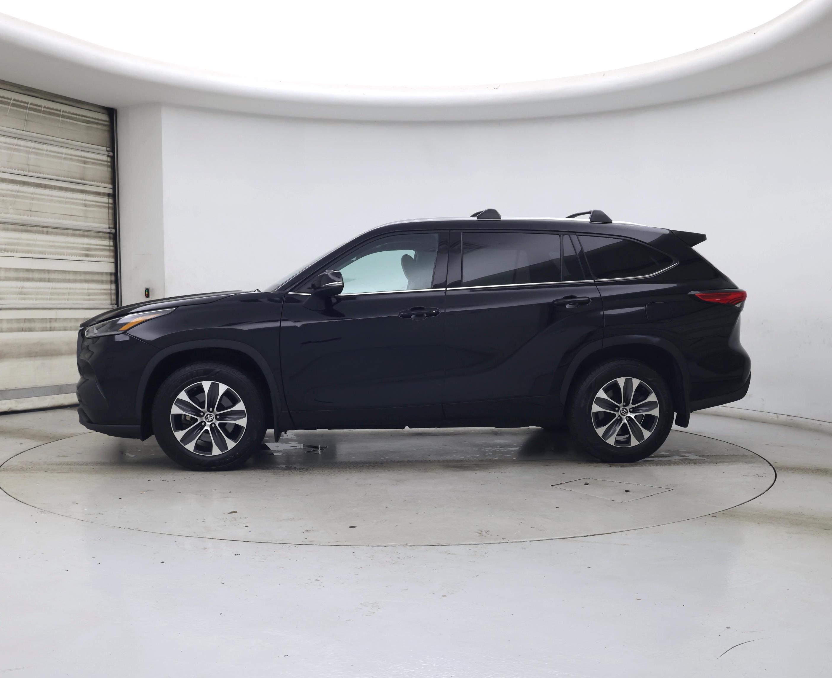 Thumbnail: 2021 Toyota Highlander - 3