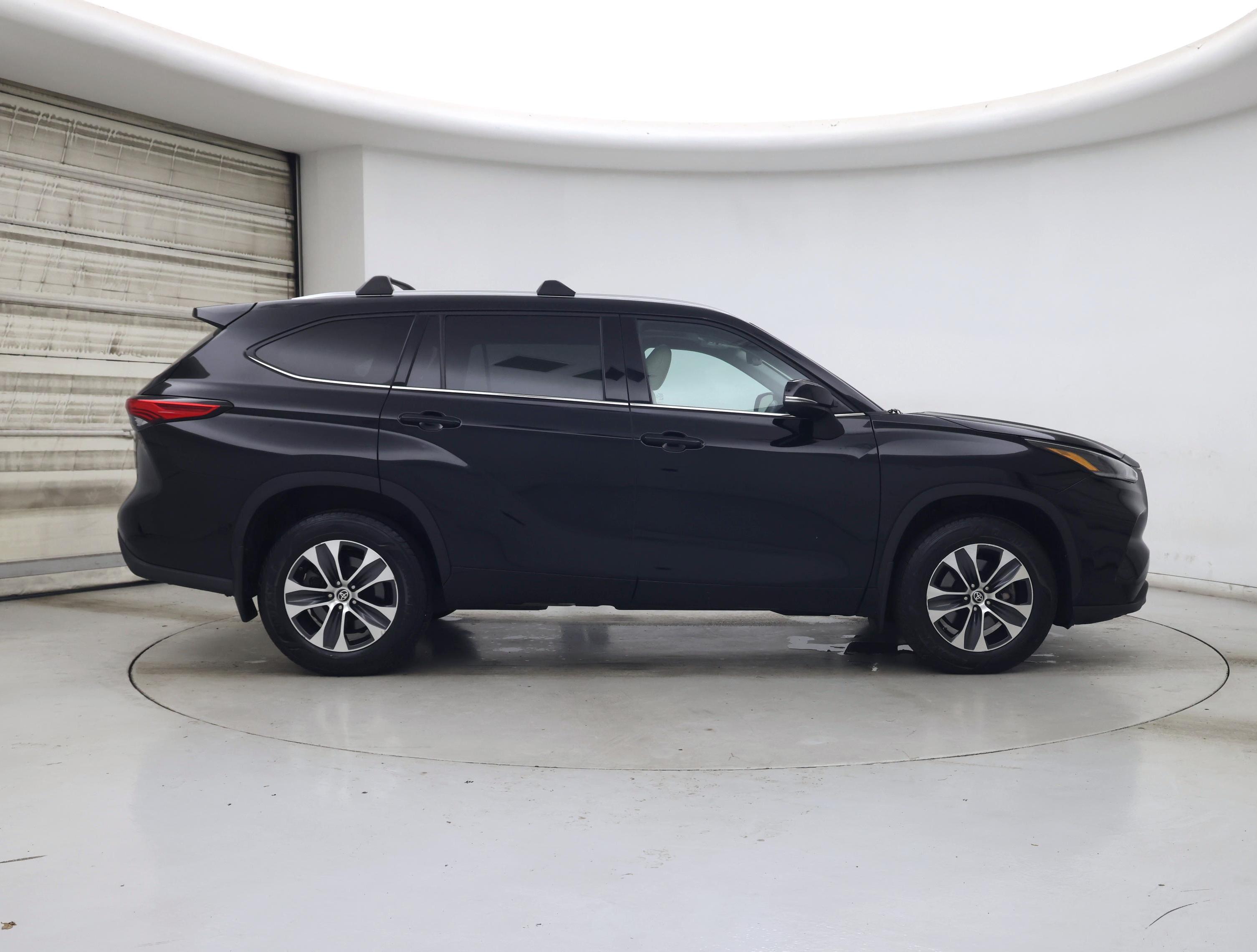 Thumbnail: 2021 Toyota Highlander - 7