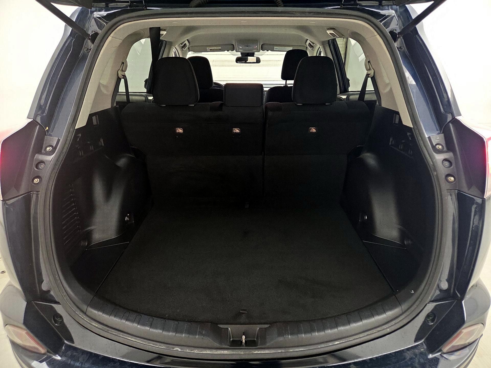 Thumbnail: 2017 Toyota RAV4 - 20