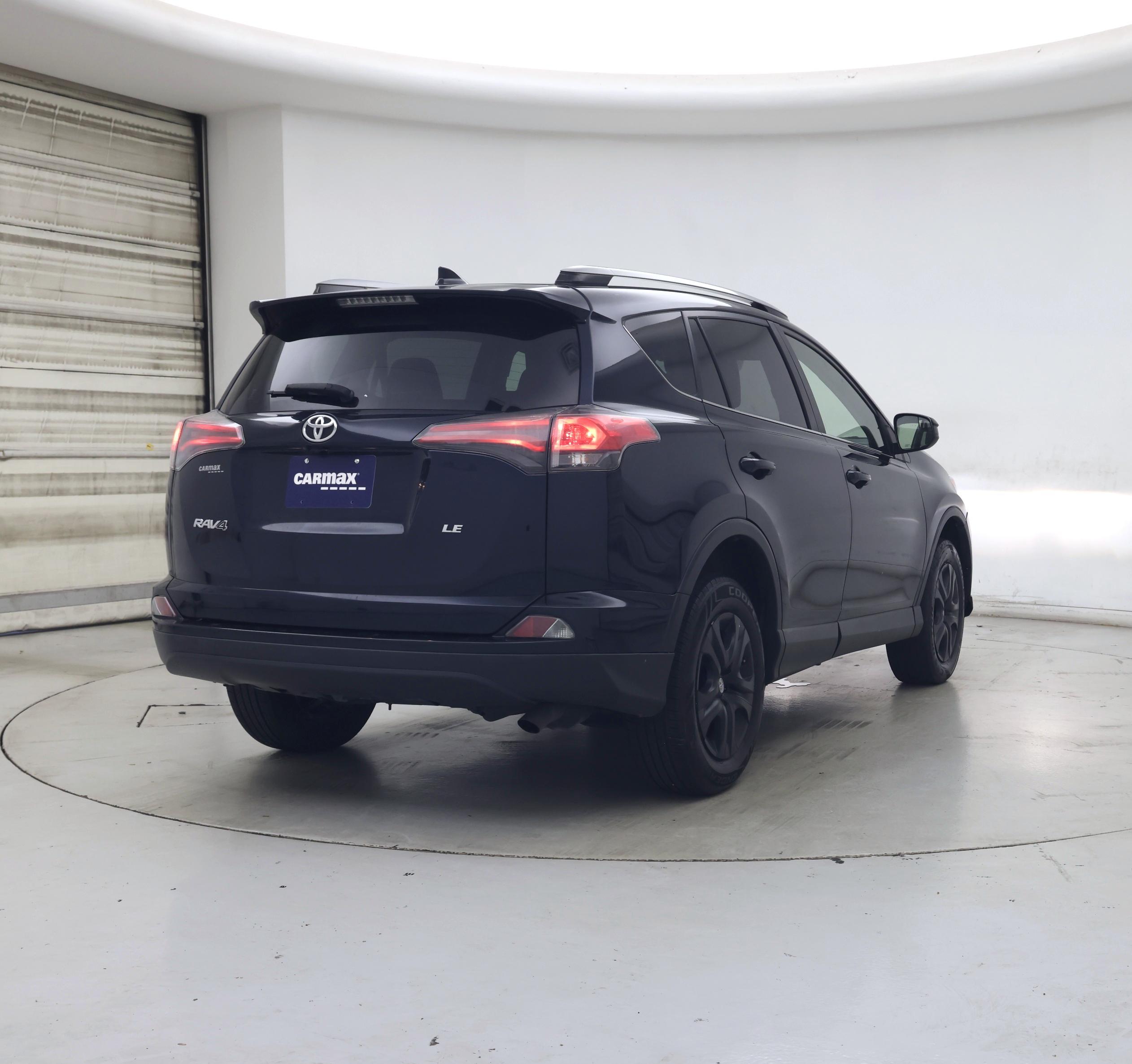 Thumbnail: 2017 Toyota RAV4 - 8