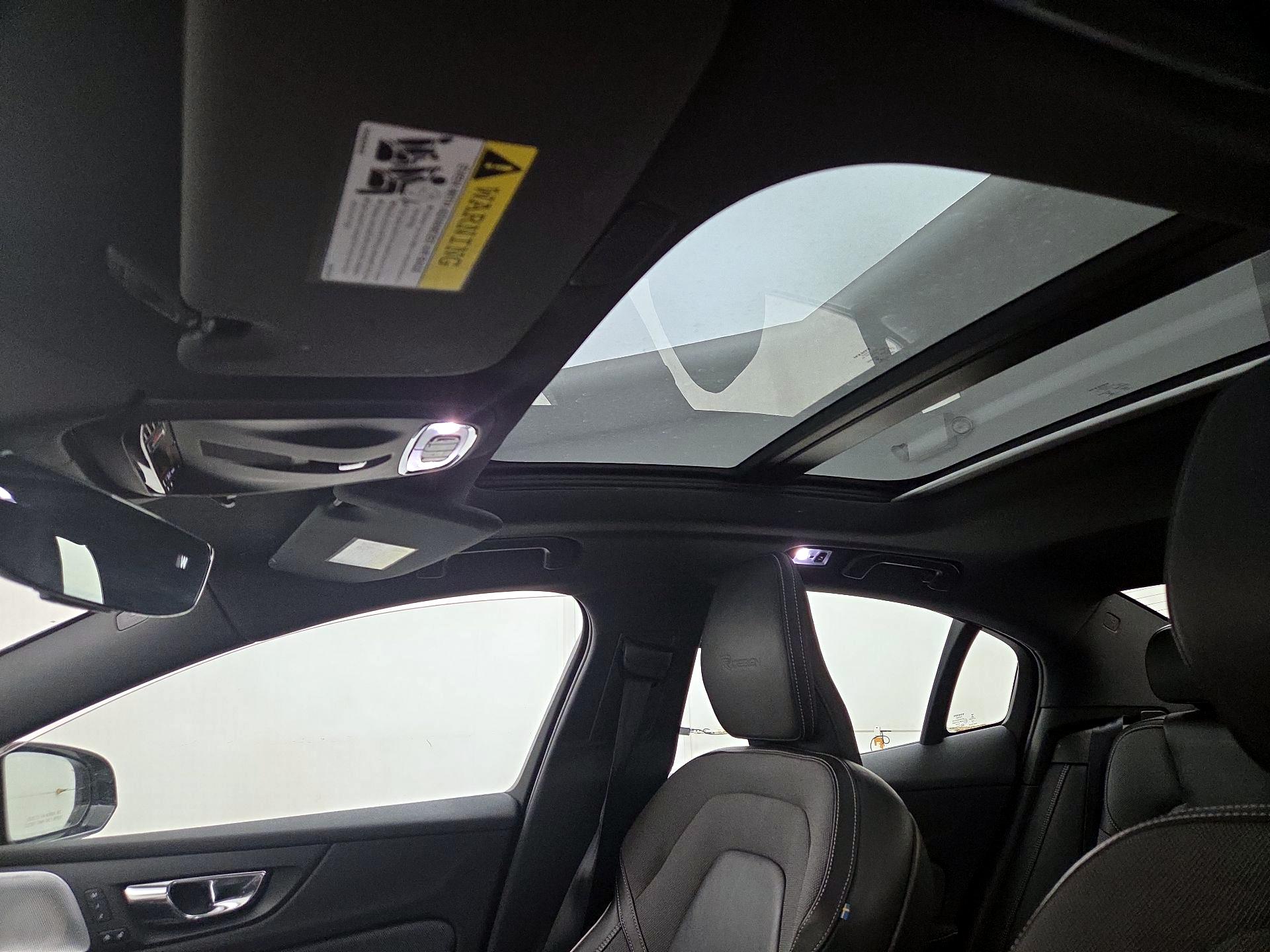Thumbnail: 2019 Volvo S60 - 19
