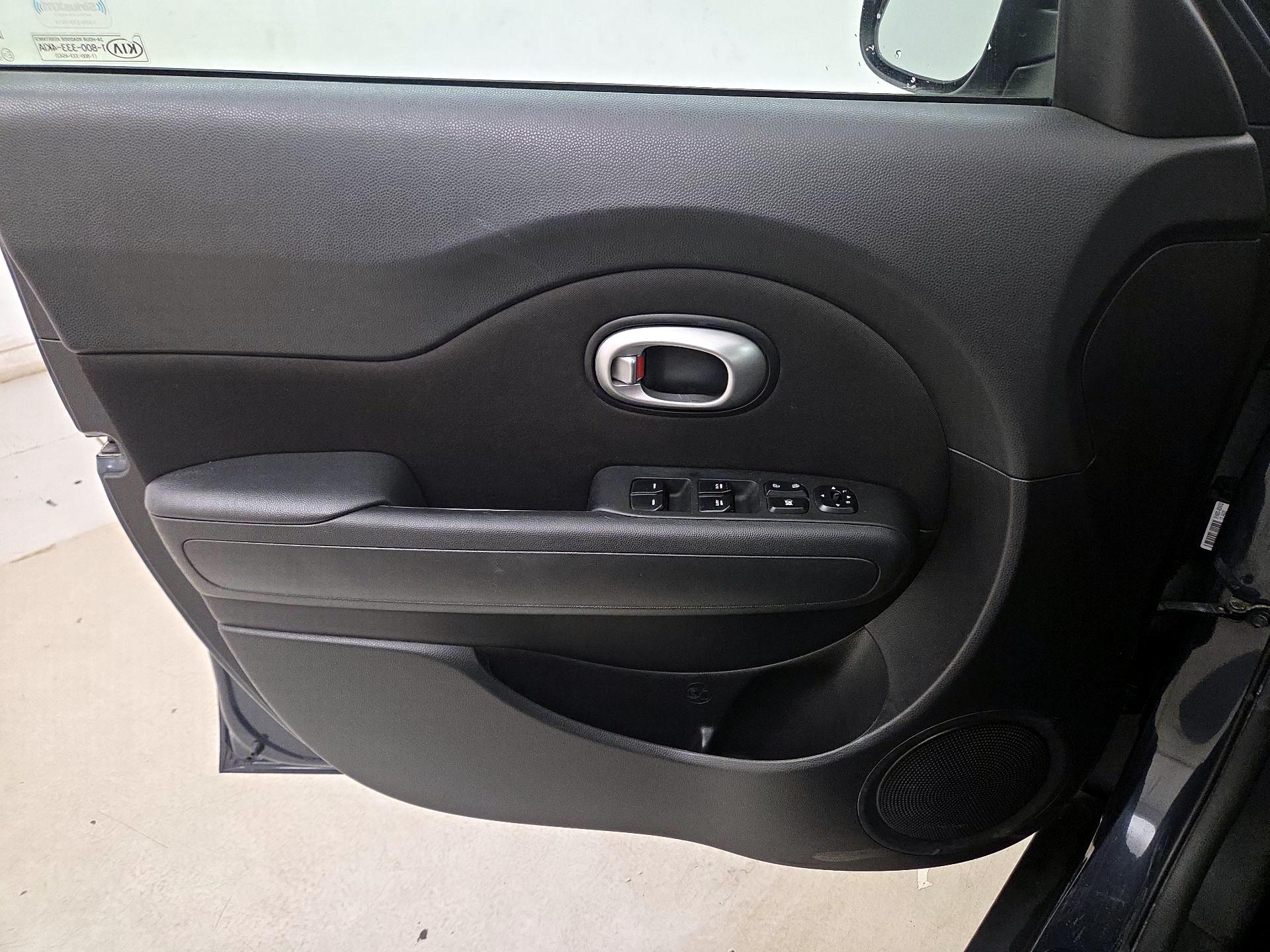 Thumbnail: 2016 Kia Soul - 12