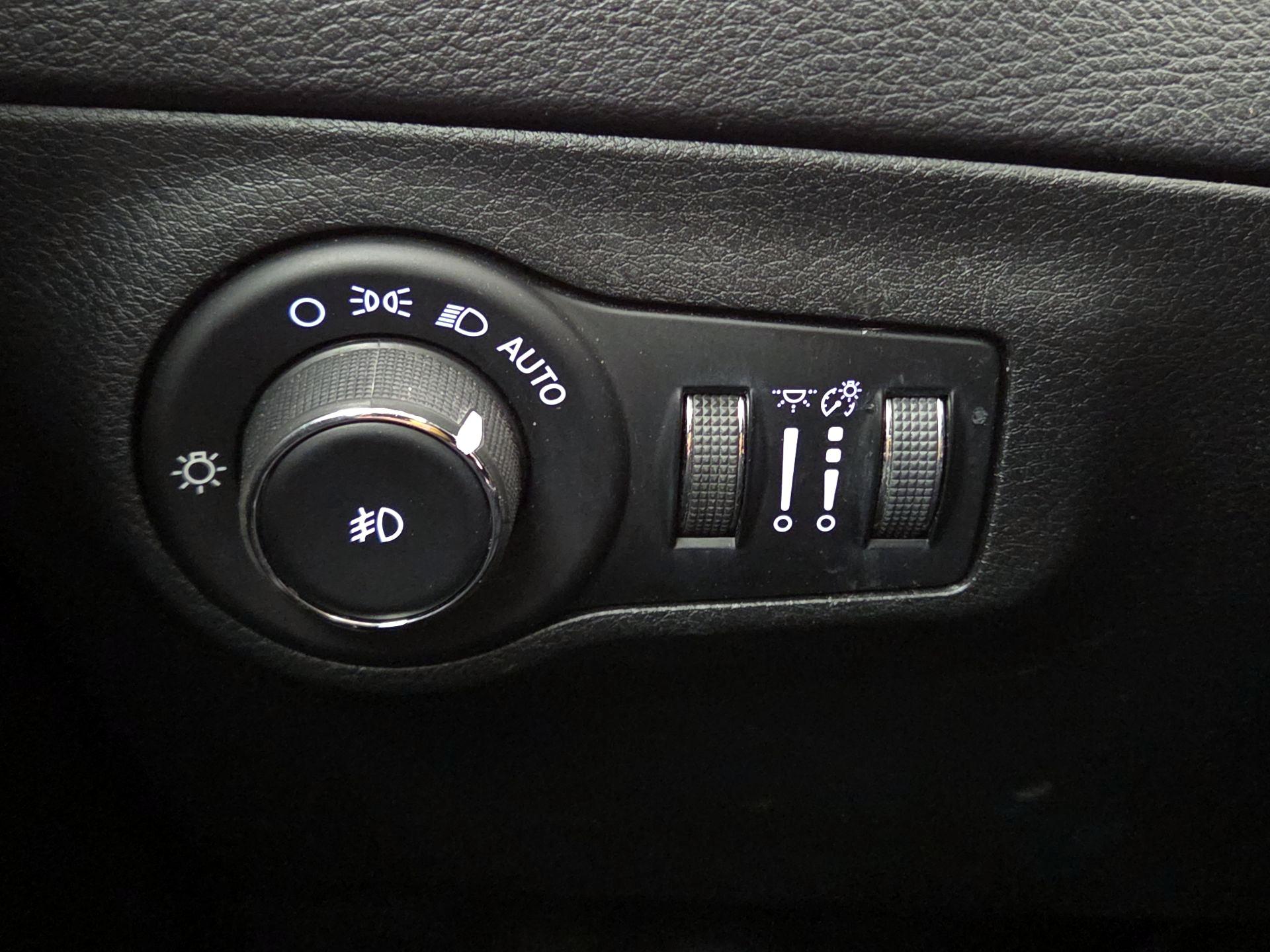 Thumbnail: 2018 Jeep Compass - 13