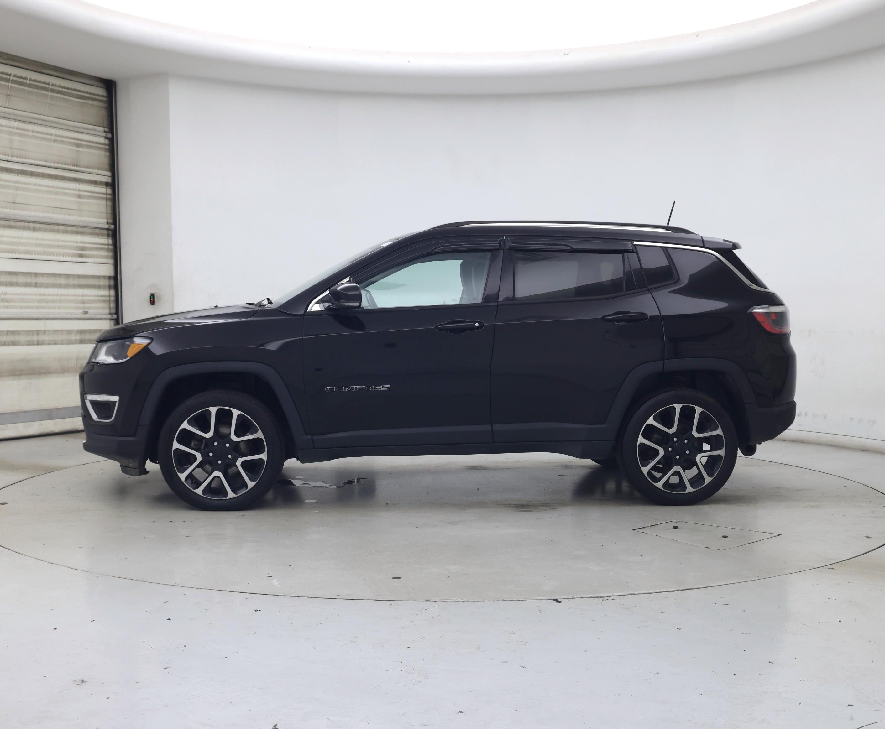 Thumbnail: 2018 Jeep Compass - 3