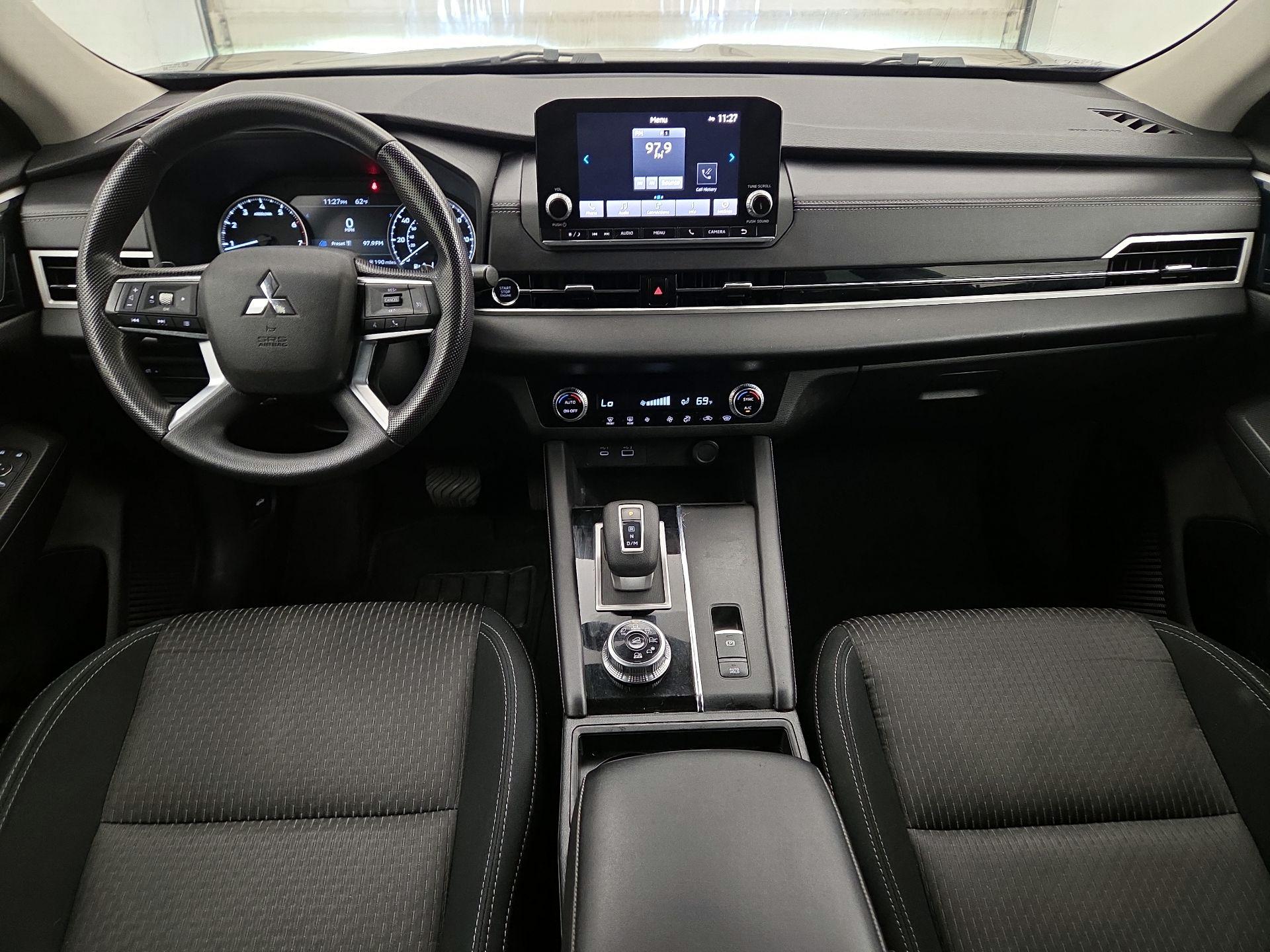 Thumbnail: 2022 Mitsubishi Outlander - 9