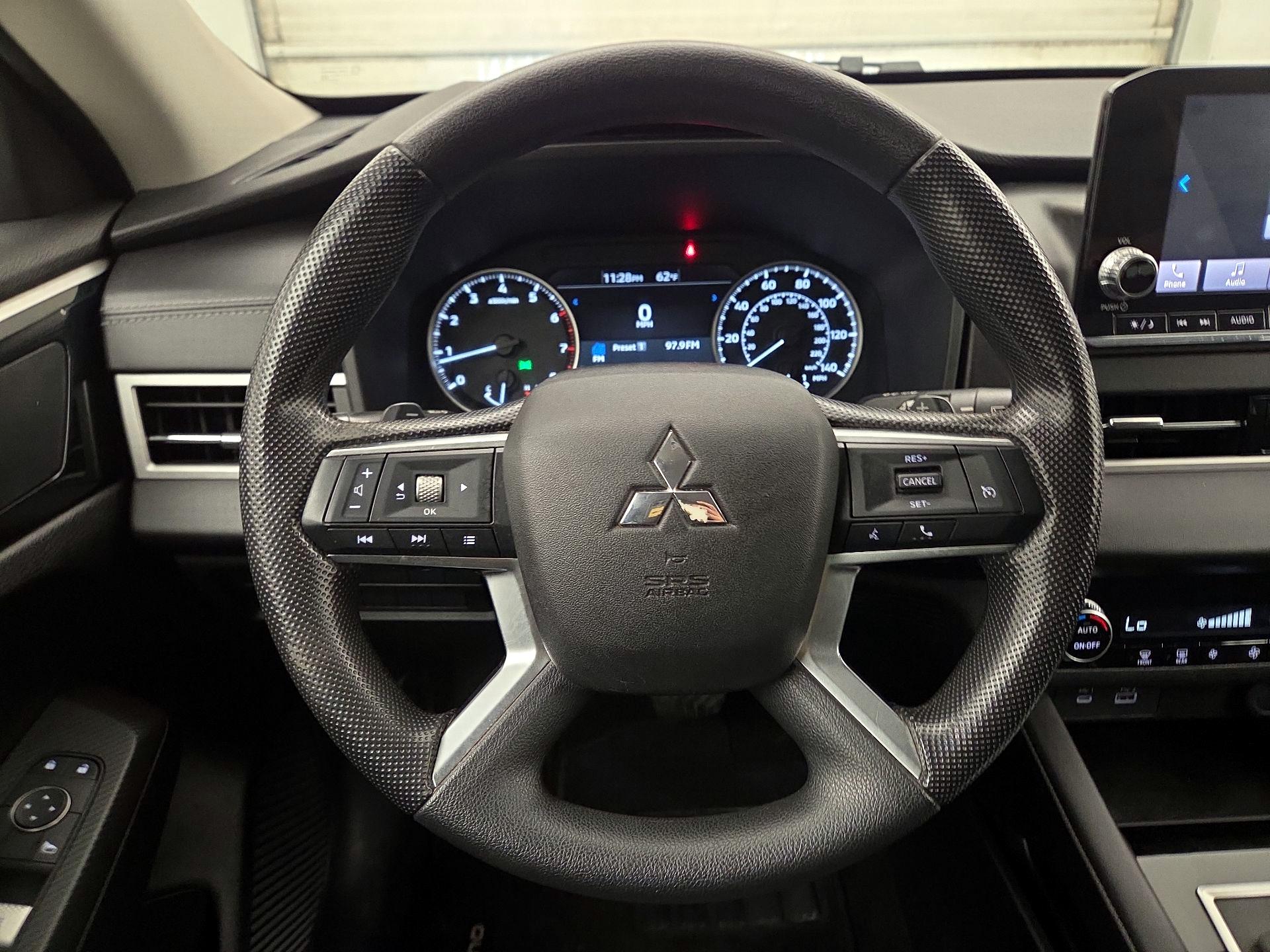 Thumbnail: 2022 Mitsubishi Outlander - 10