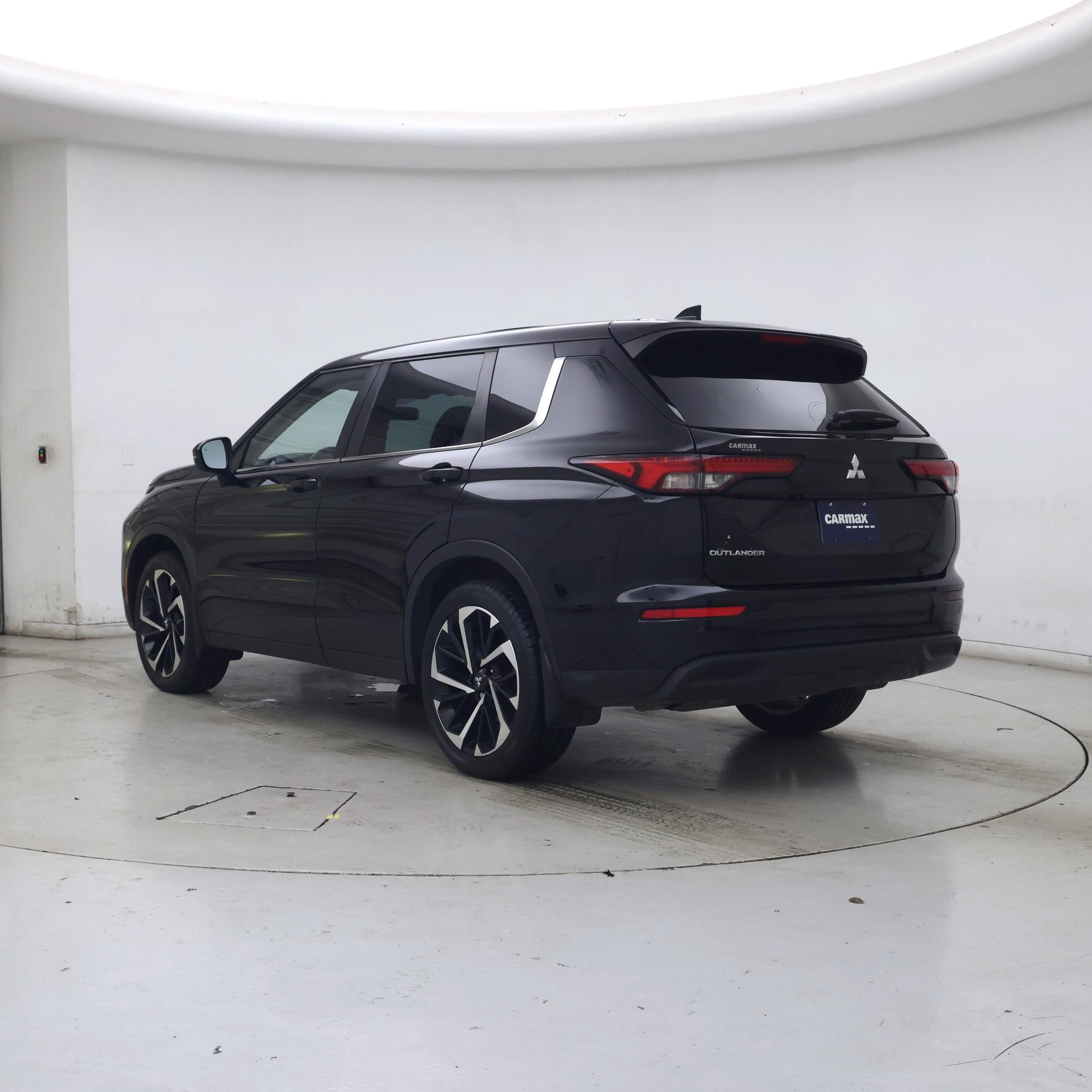 Thumbnail: 2022 Mitsubishi Outlander - 2