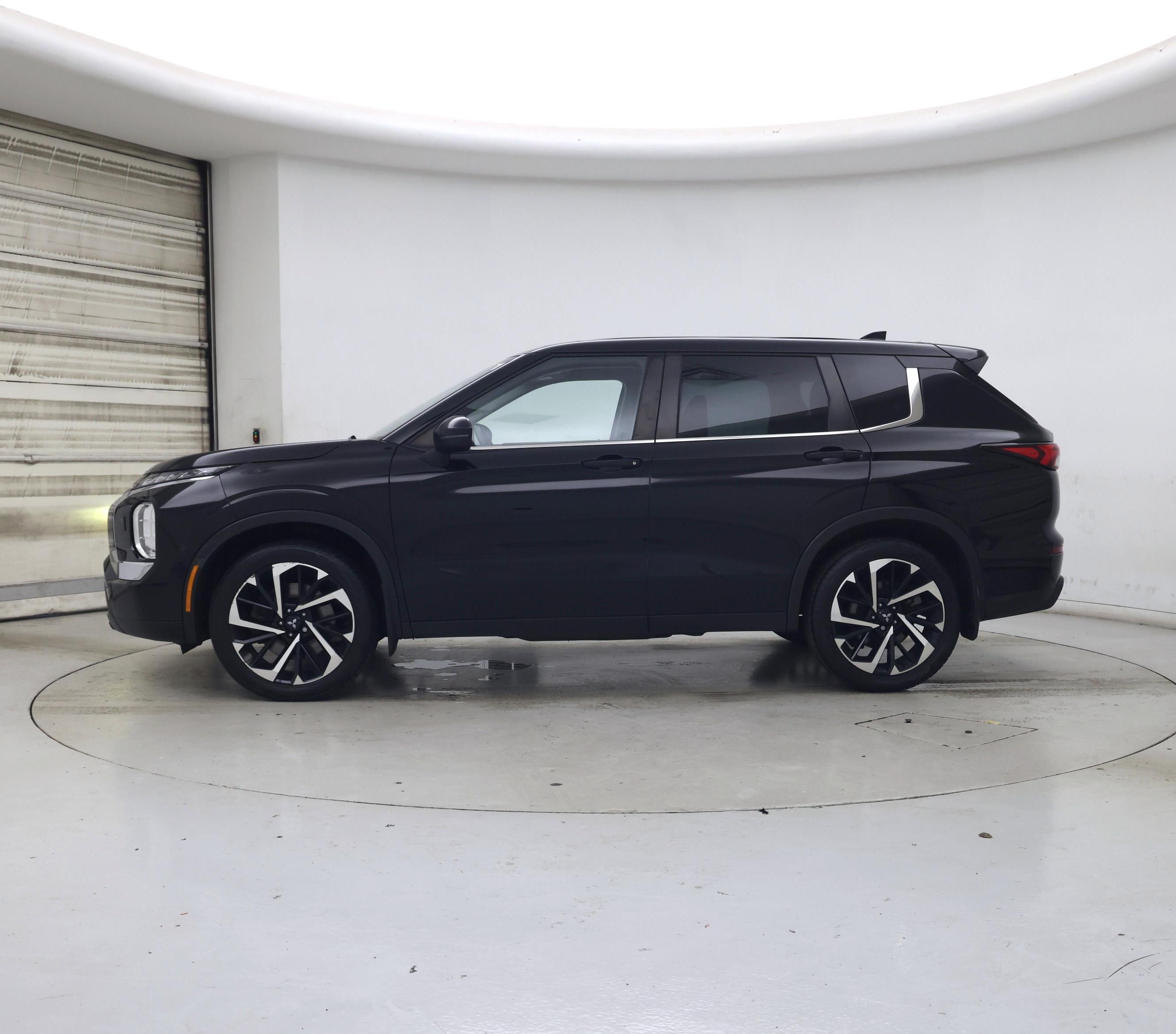 Thumbnail: 2022 Mitsubishi Outlander - 3