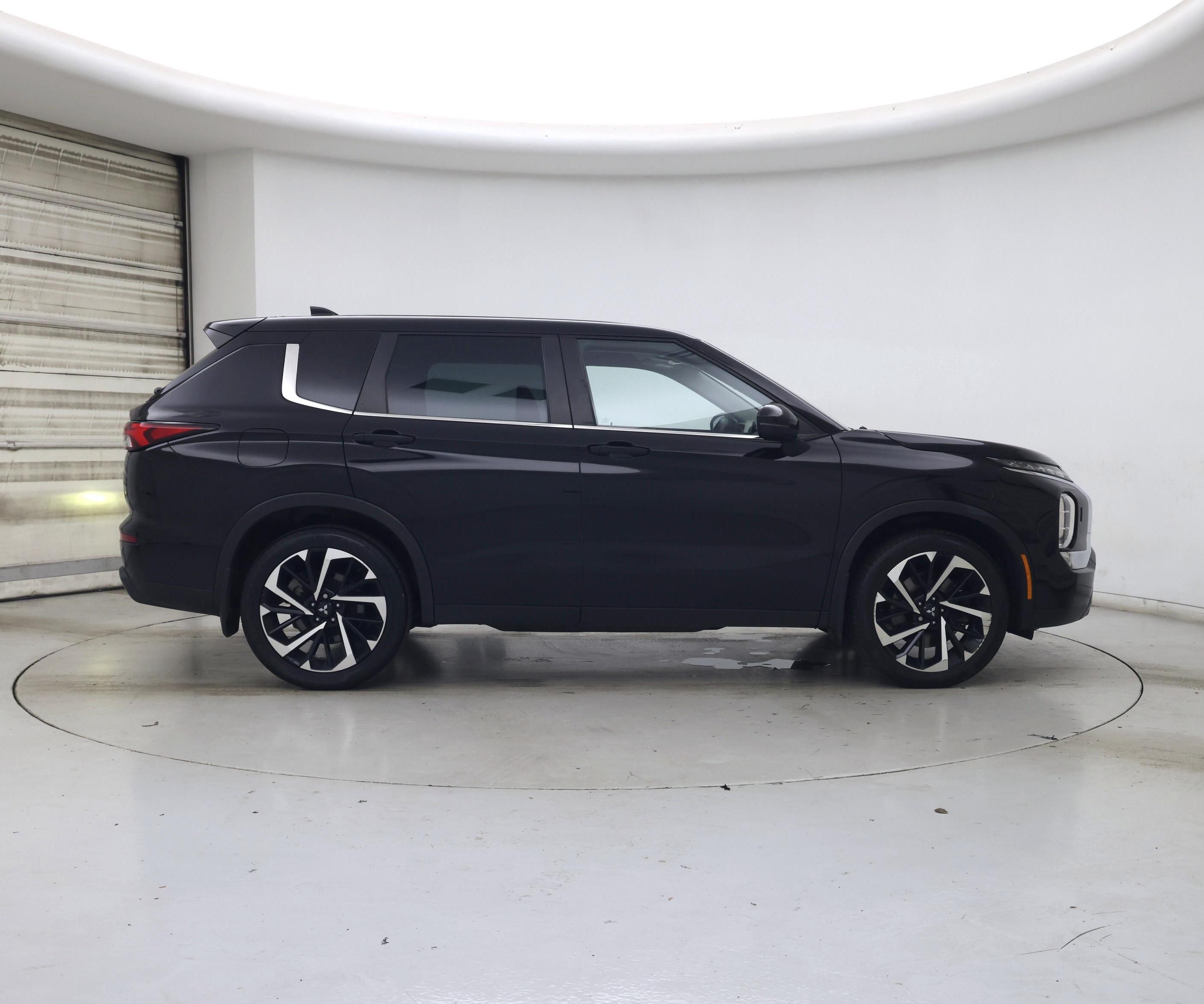 Thumbnail: 2022 Mitsubishi Outlander - 7