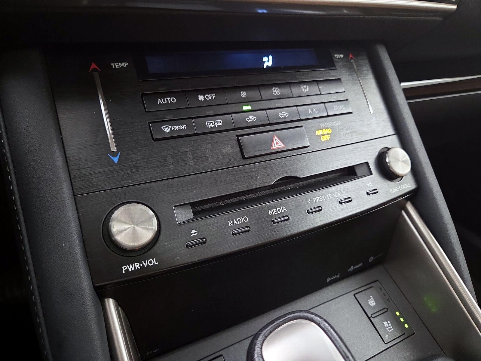 2017 Lexus IS 200t - Photo 17