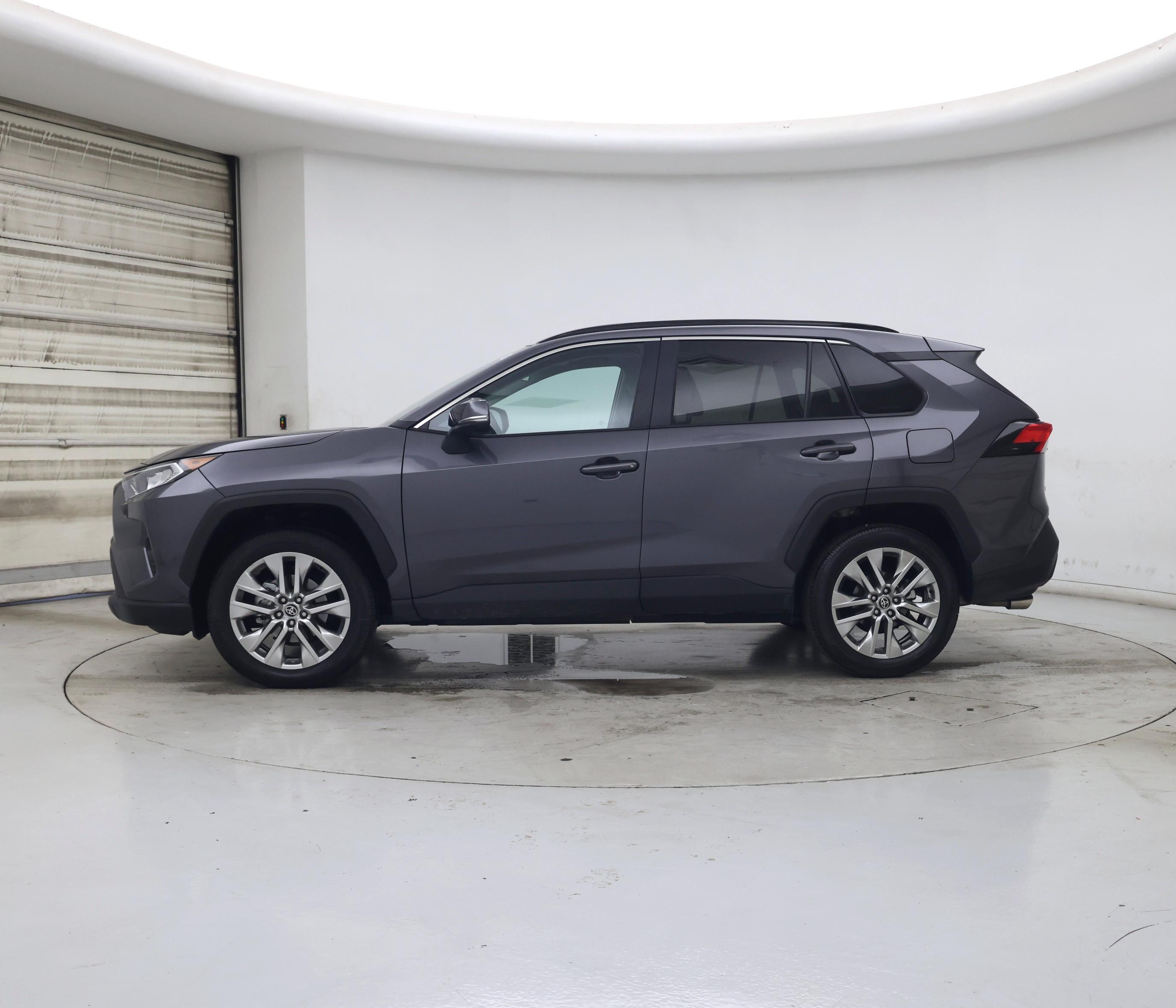 Thumbnail: 2021 Toyota RAV4 - 3