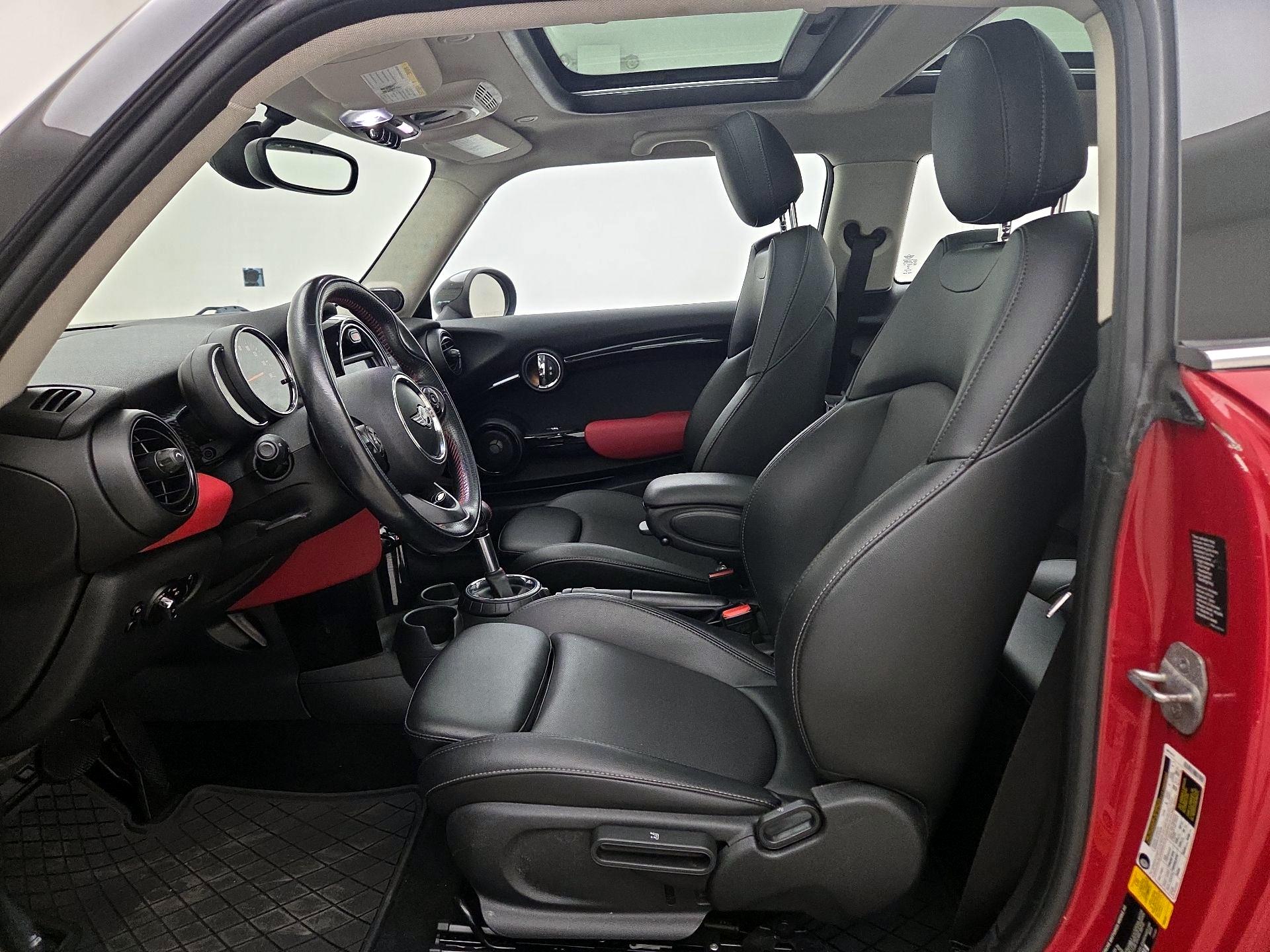 Thumbnail: 2017 MINI Cooper Hardtop - 11