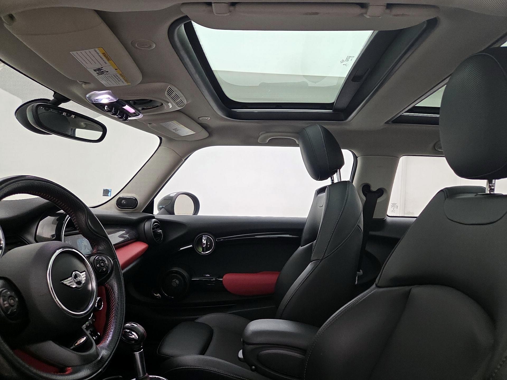 Thumbnail: 2017 MINI Cooper Hardtop - 18