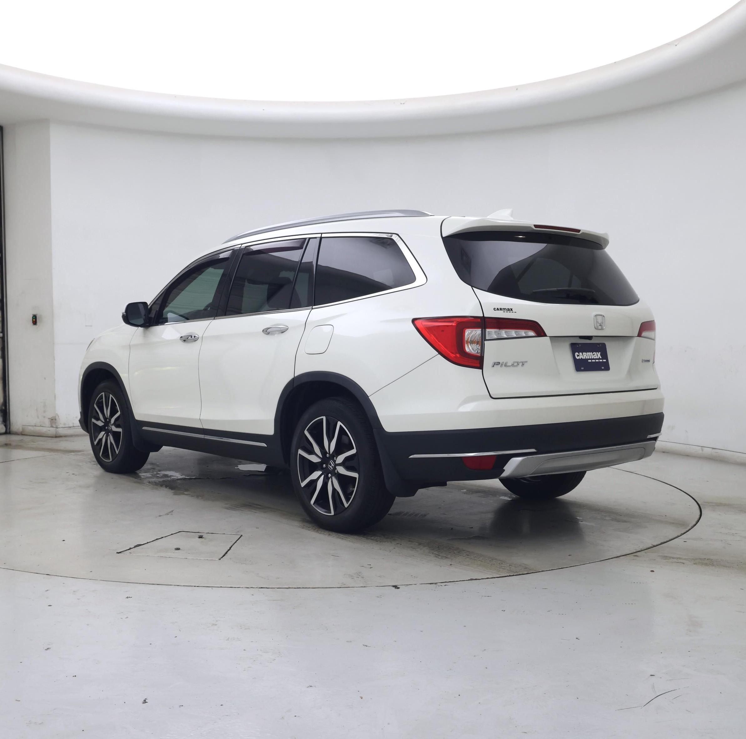 Thumbnail: 2019 Honda Pilot - 2
