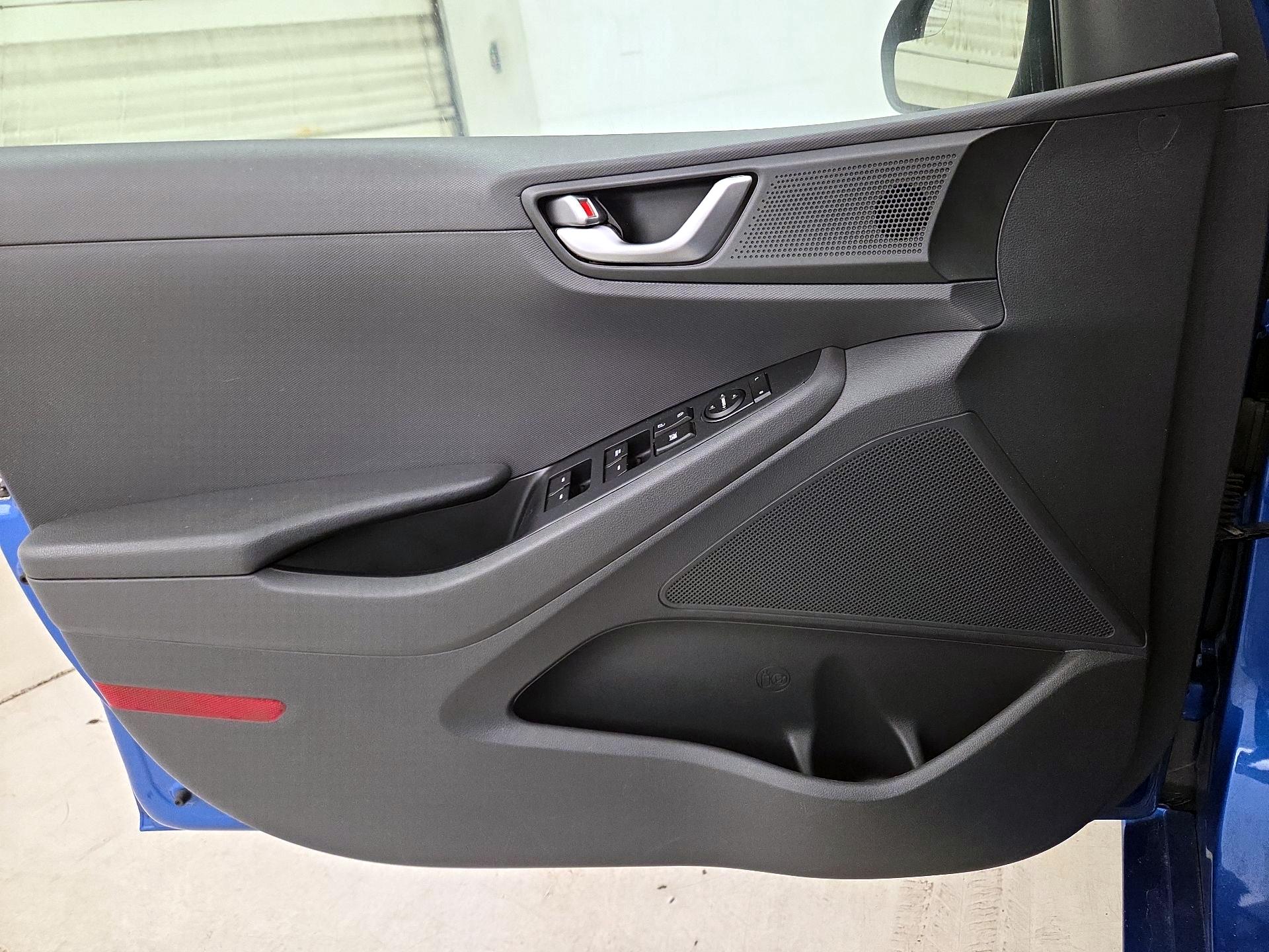Thumbnail: 2018 Hyundai Ioniq - 12