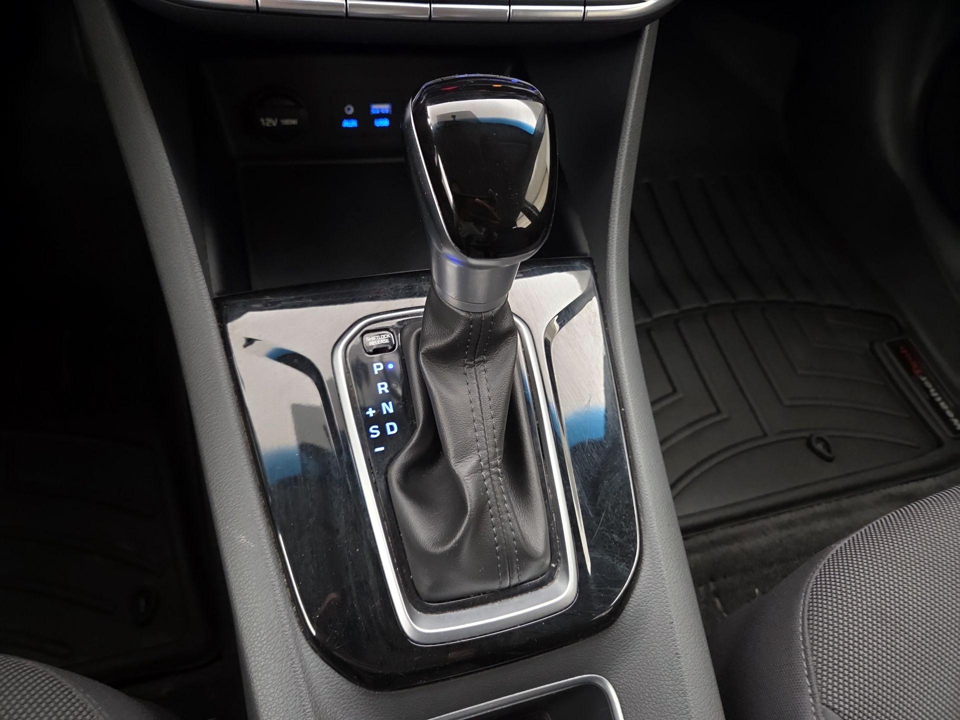 Thumbnail: 2018 Hyundai Ioniq - 17