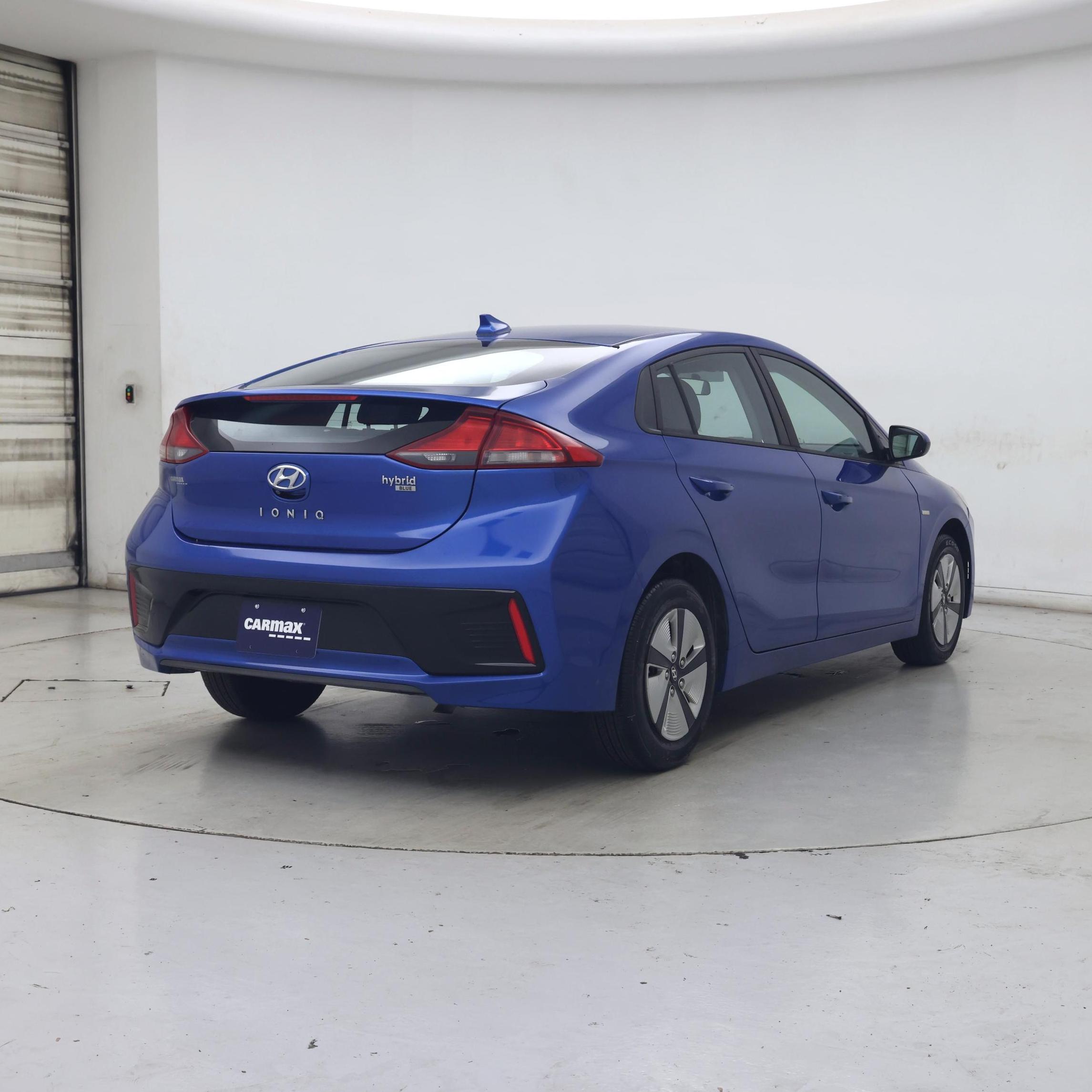 Thumbnail: 2018 Hyundai Ioniq - 8