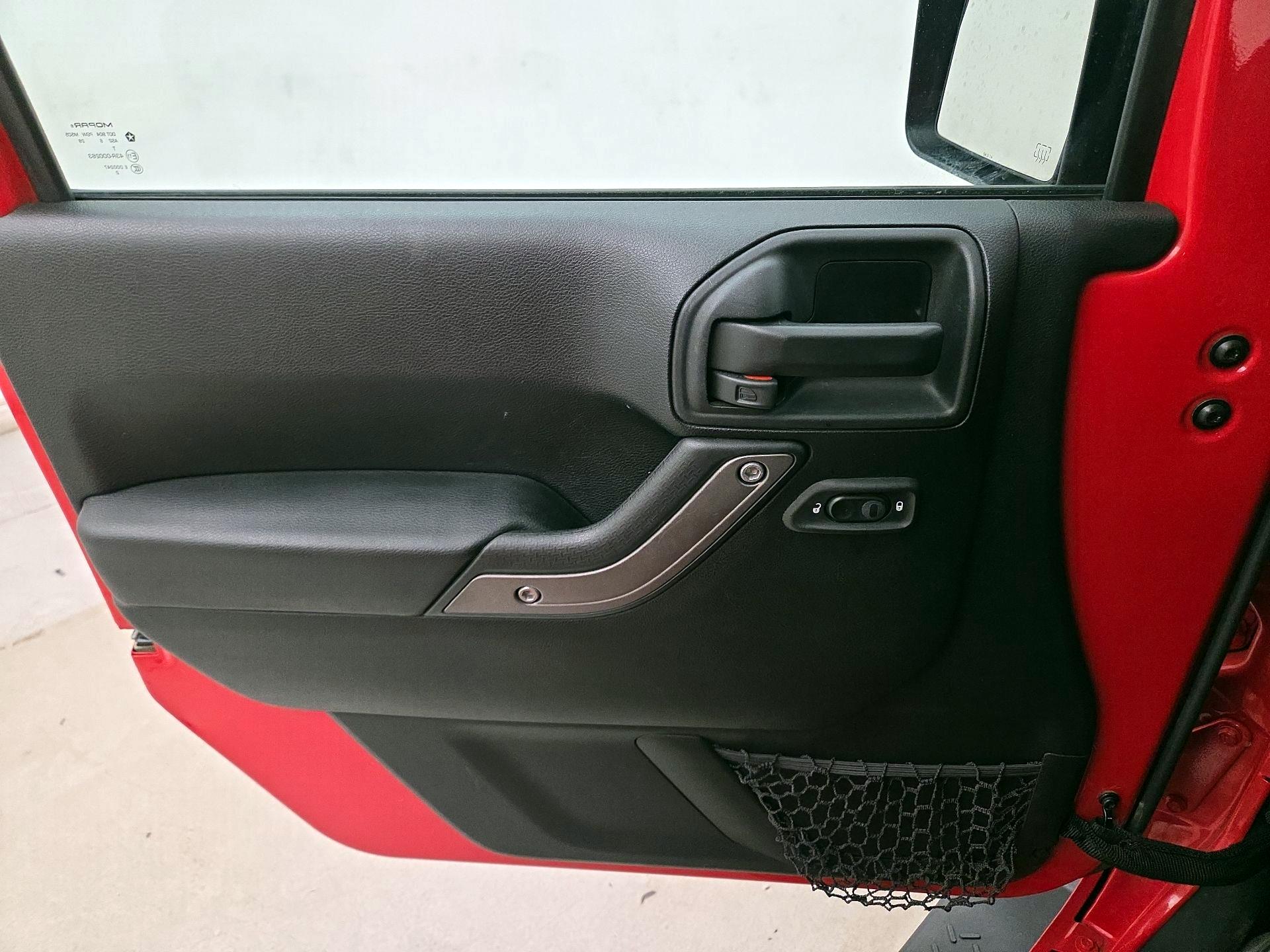 Thumbnail: 2016 Jeep Wrangler - 12