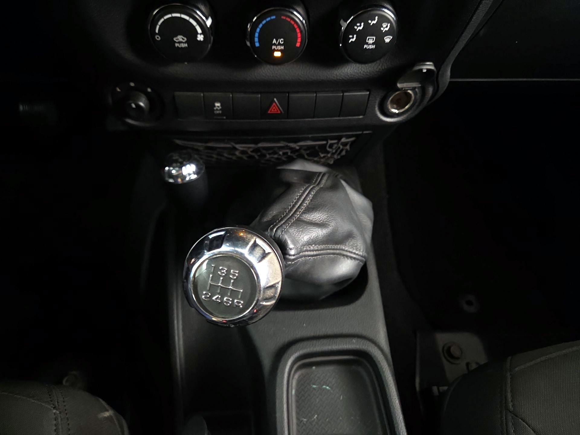 Thumbnail: 2016 Jeep Wrangler - 15