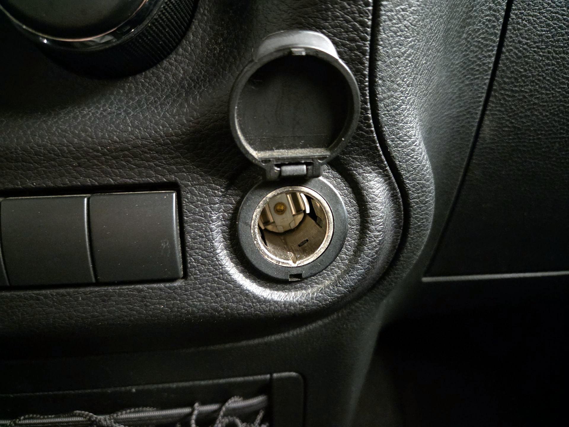 Thumbnail: 2016 Jeep Wrangler - 16