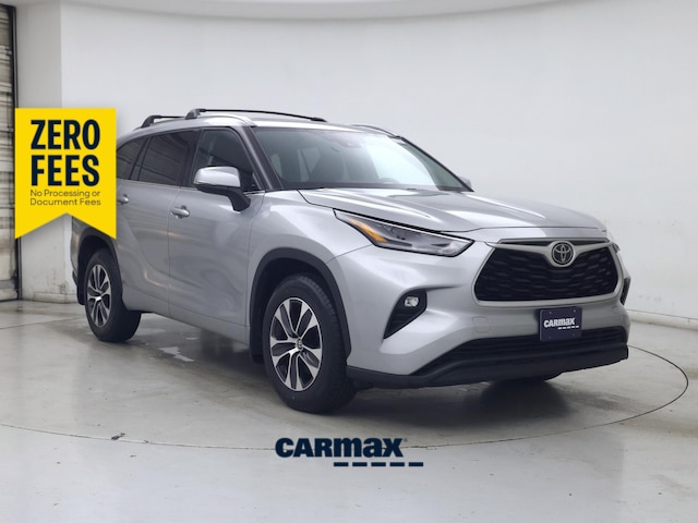 Silver 2021 Toyota Highlander XLE AWD SUV / Crossover All-Wheel Drive Automatic