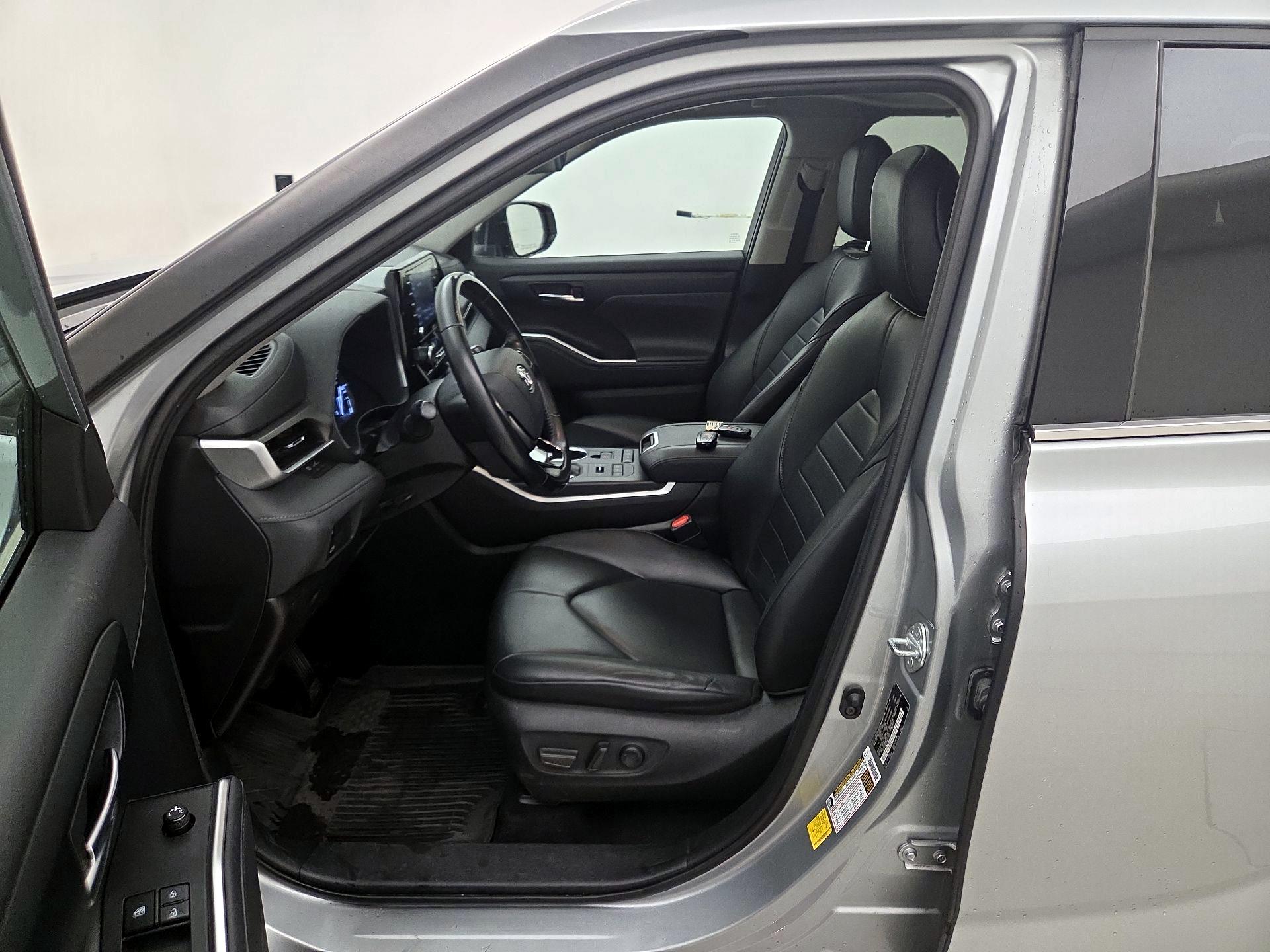 Thumbnail: 2021 Toyota Highlander - 11